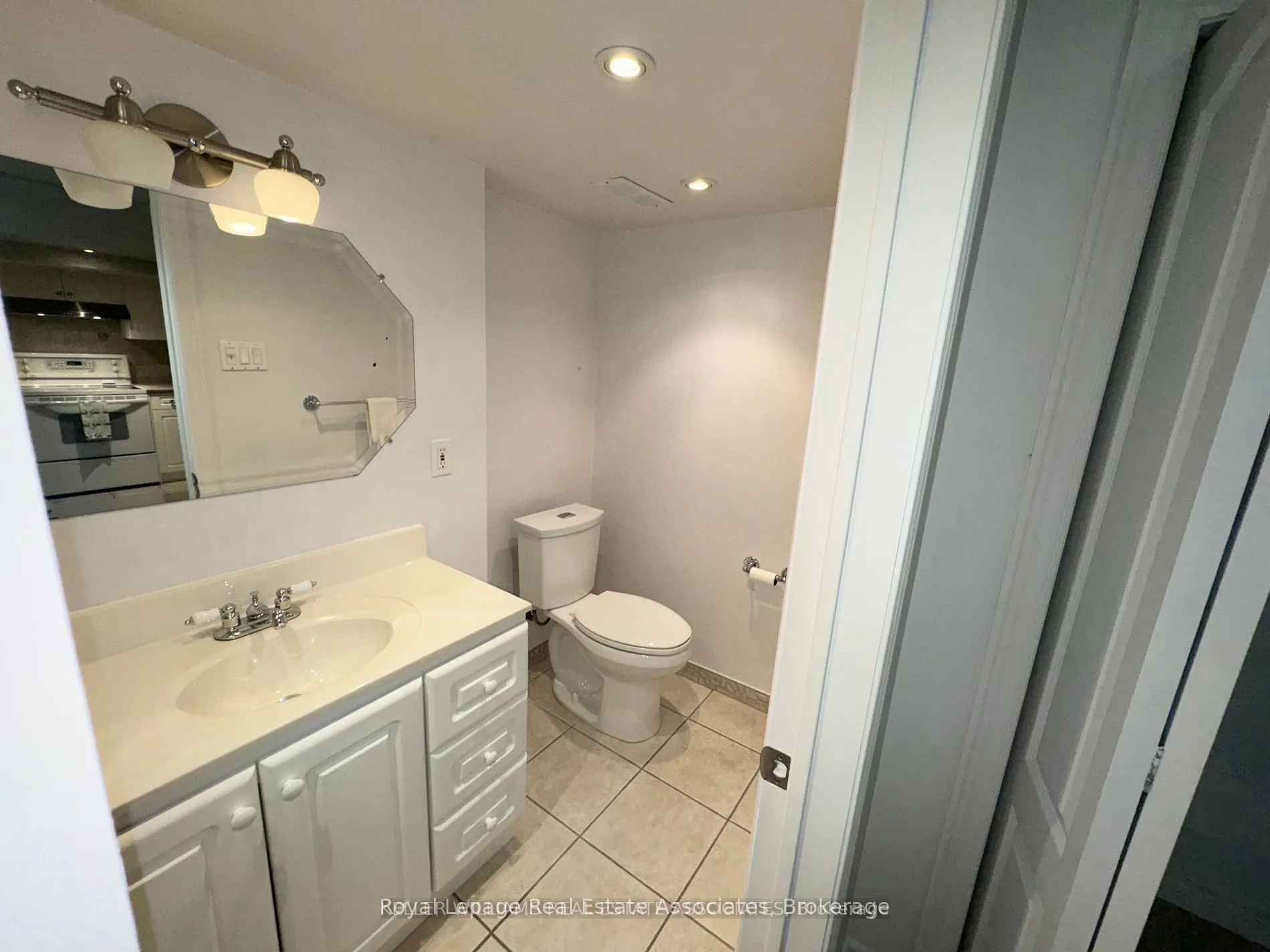 282 Oxbow Crescent, #Lower