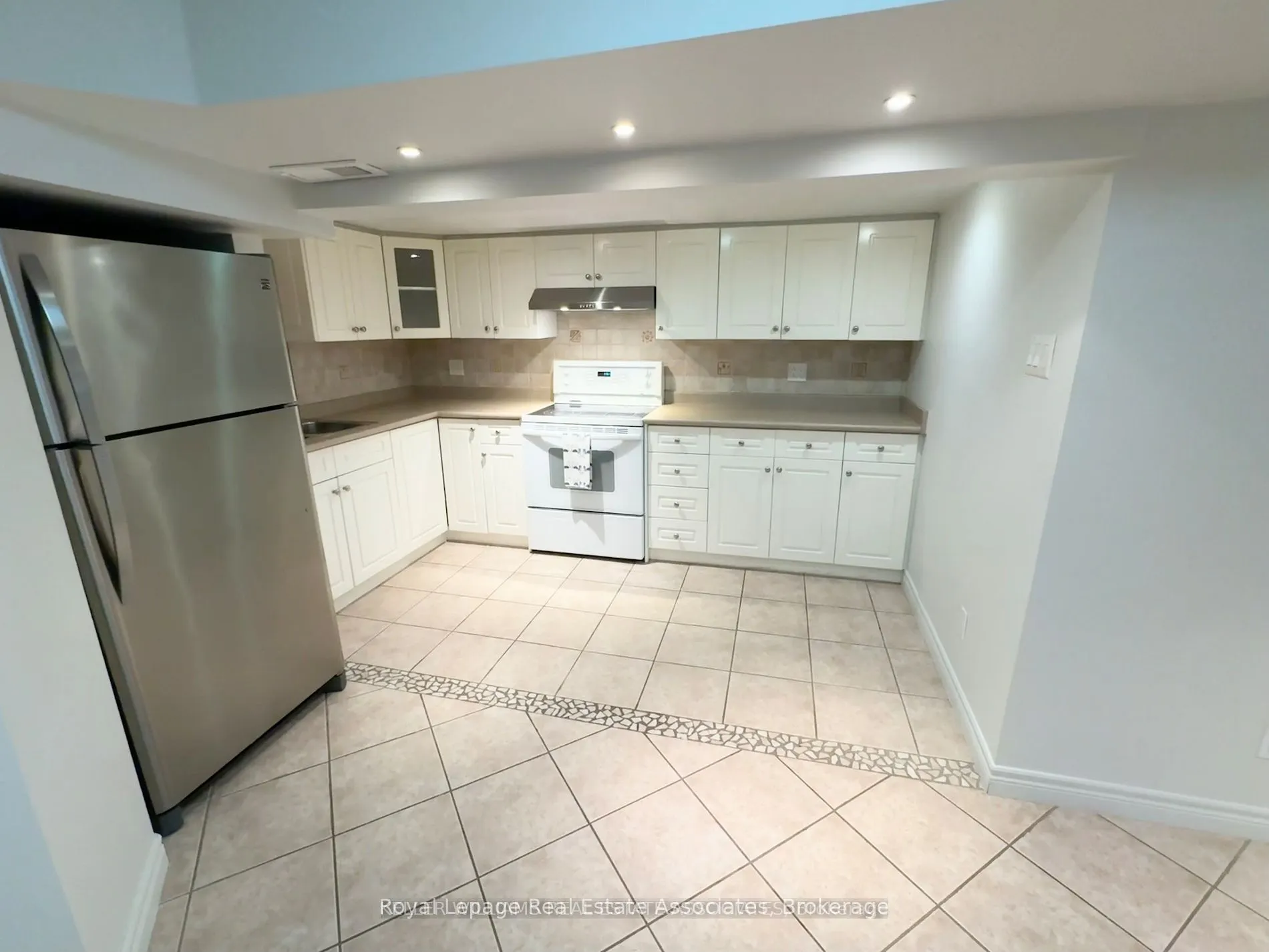 282 Oxbow Crescent, #Lower