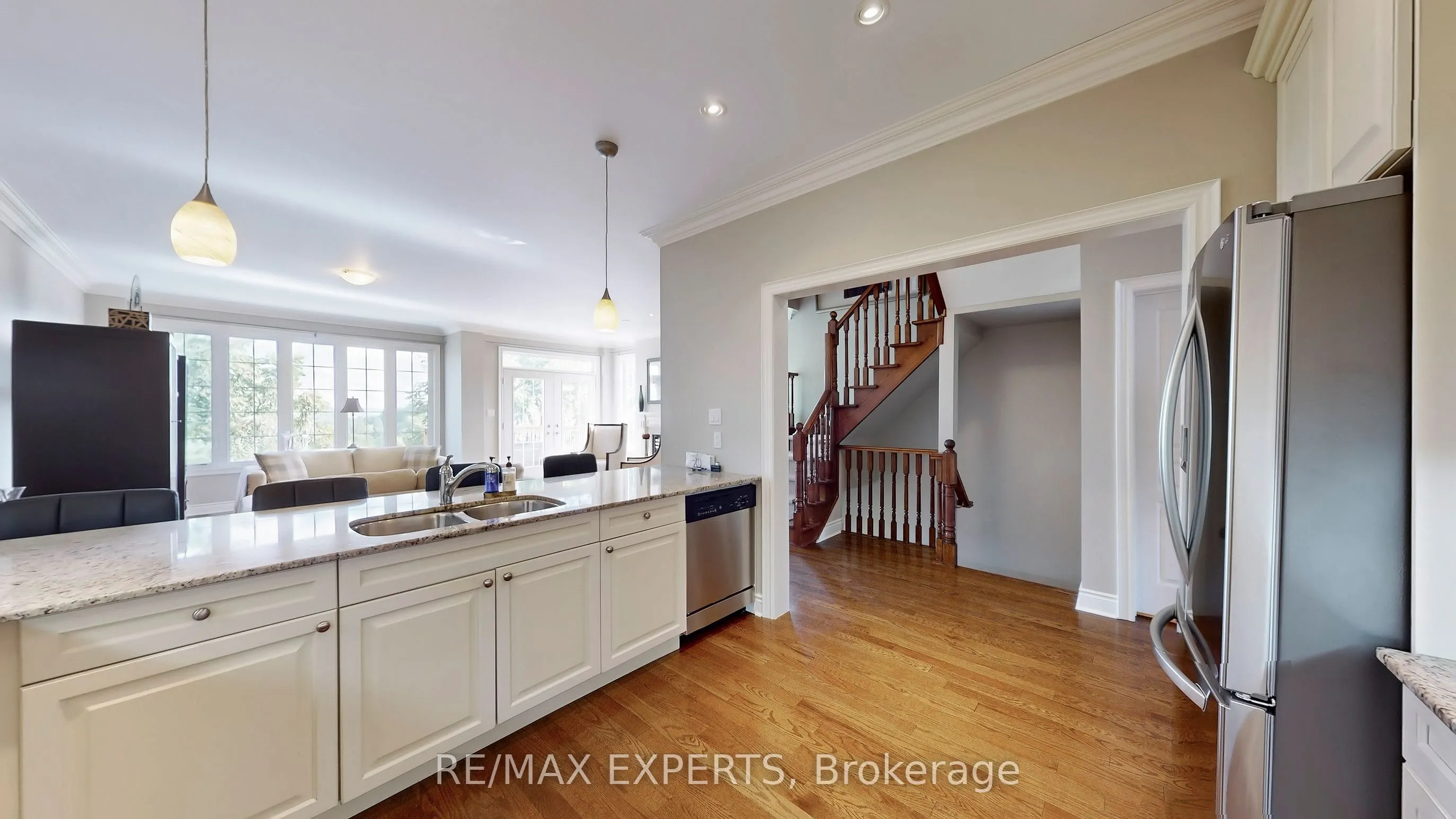 110 Rolling Hills Lane W