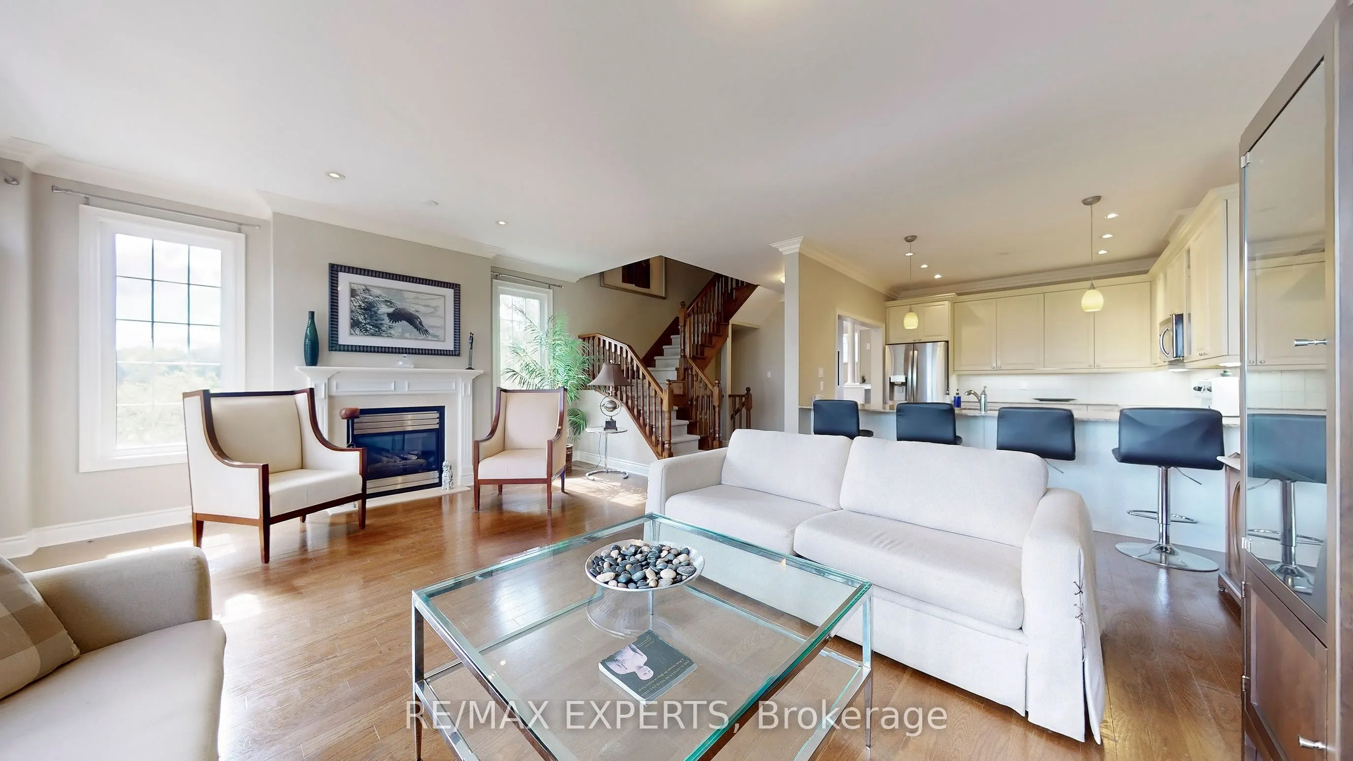 110 Rolling Hills Lane W