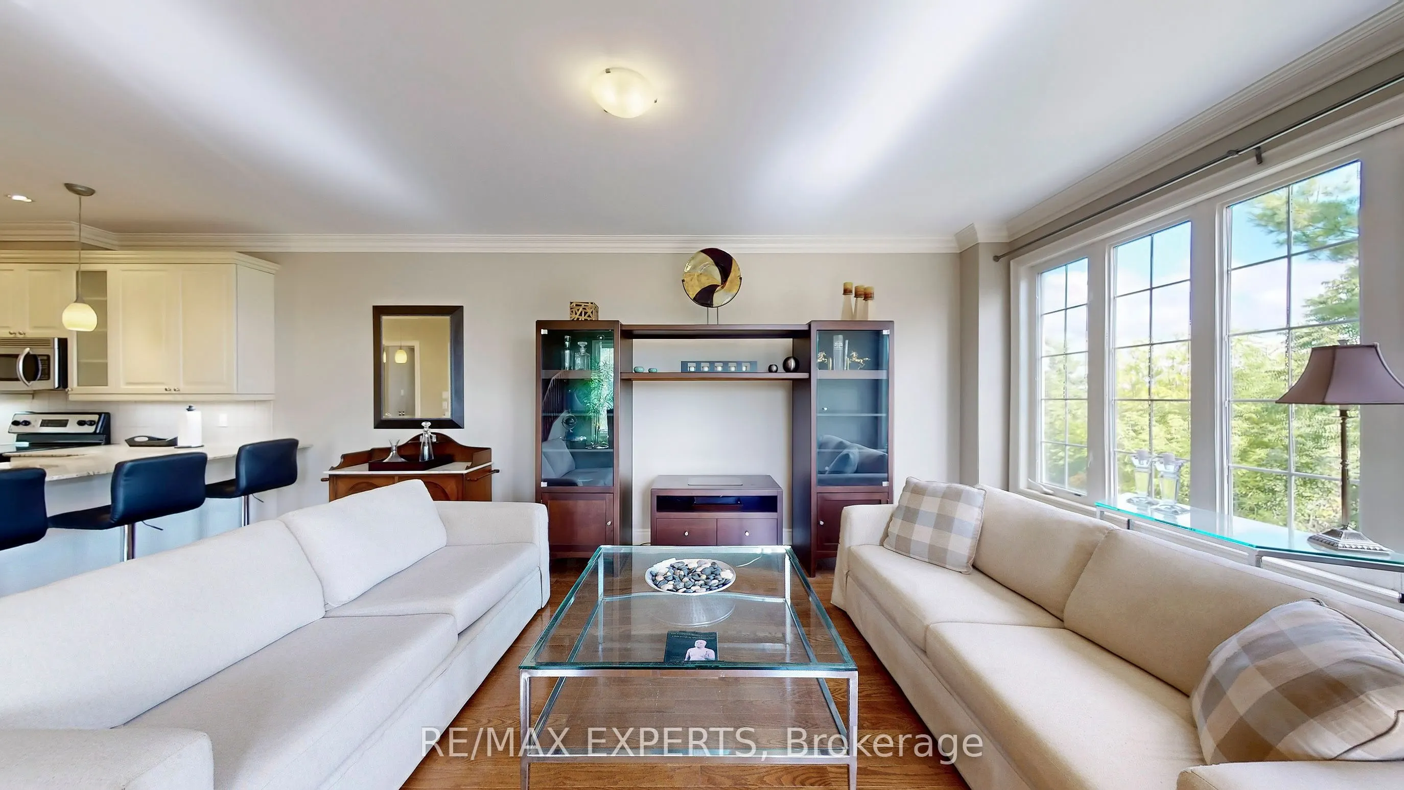 110 Rolling Hills Lane W