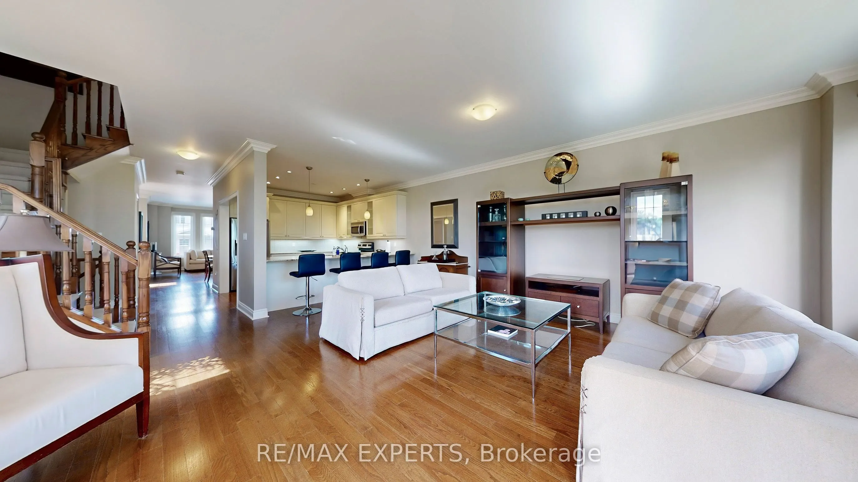 110 Rolling Hills Lane W