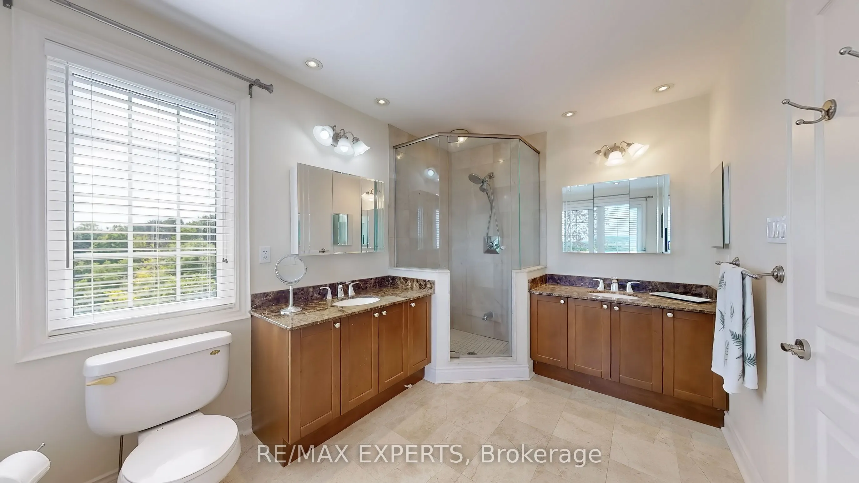 110 Rolling Hills Lane W