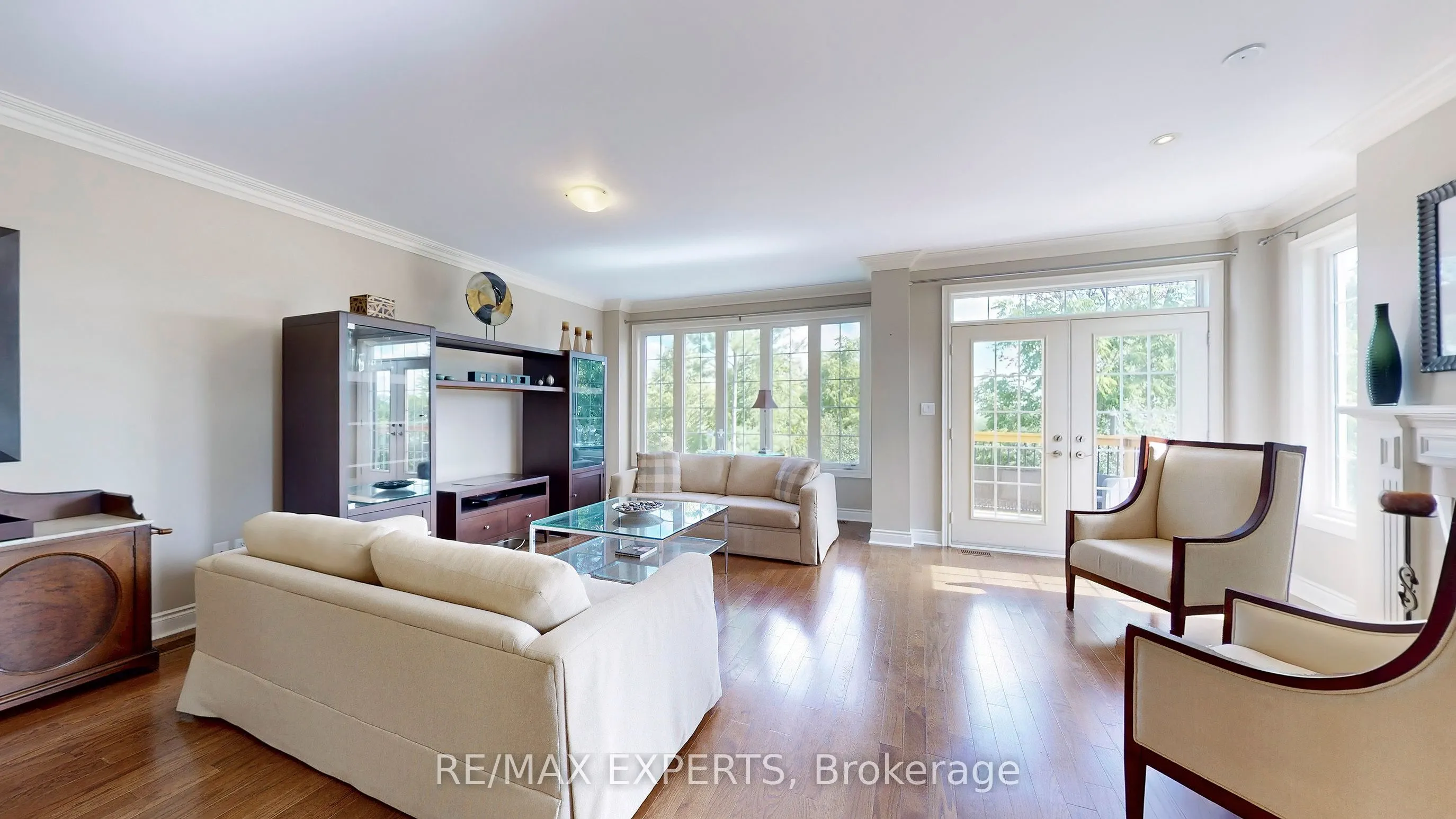 110 Rolling Hills Lane W