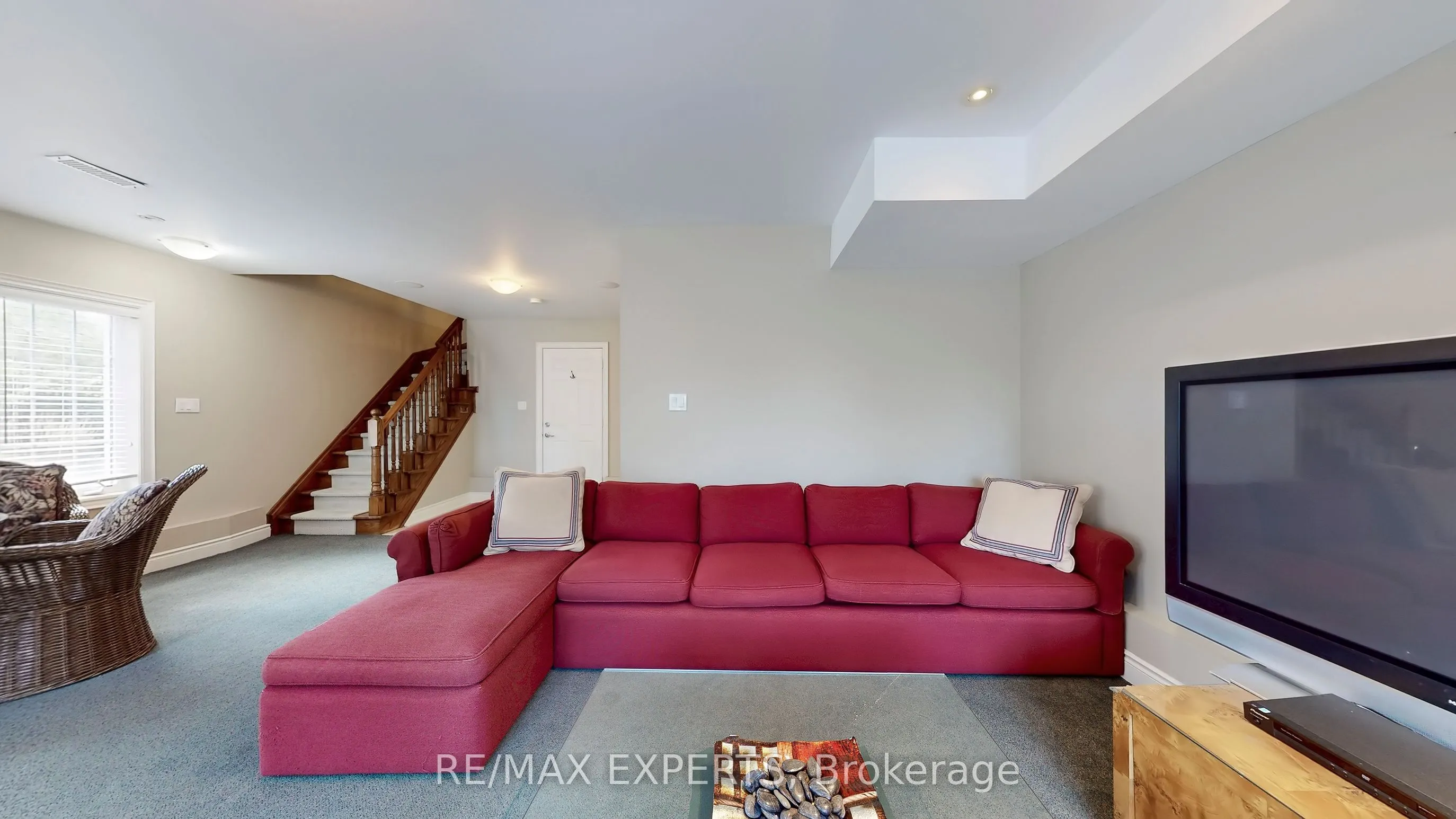 110 Rolling Hills Lane W