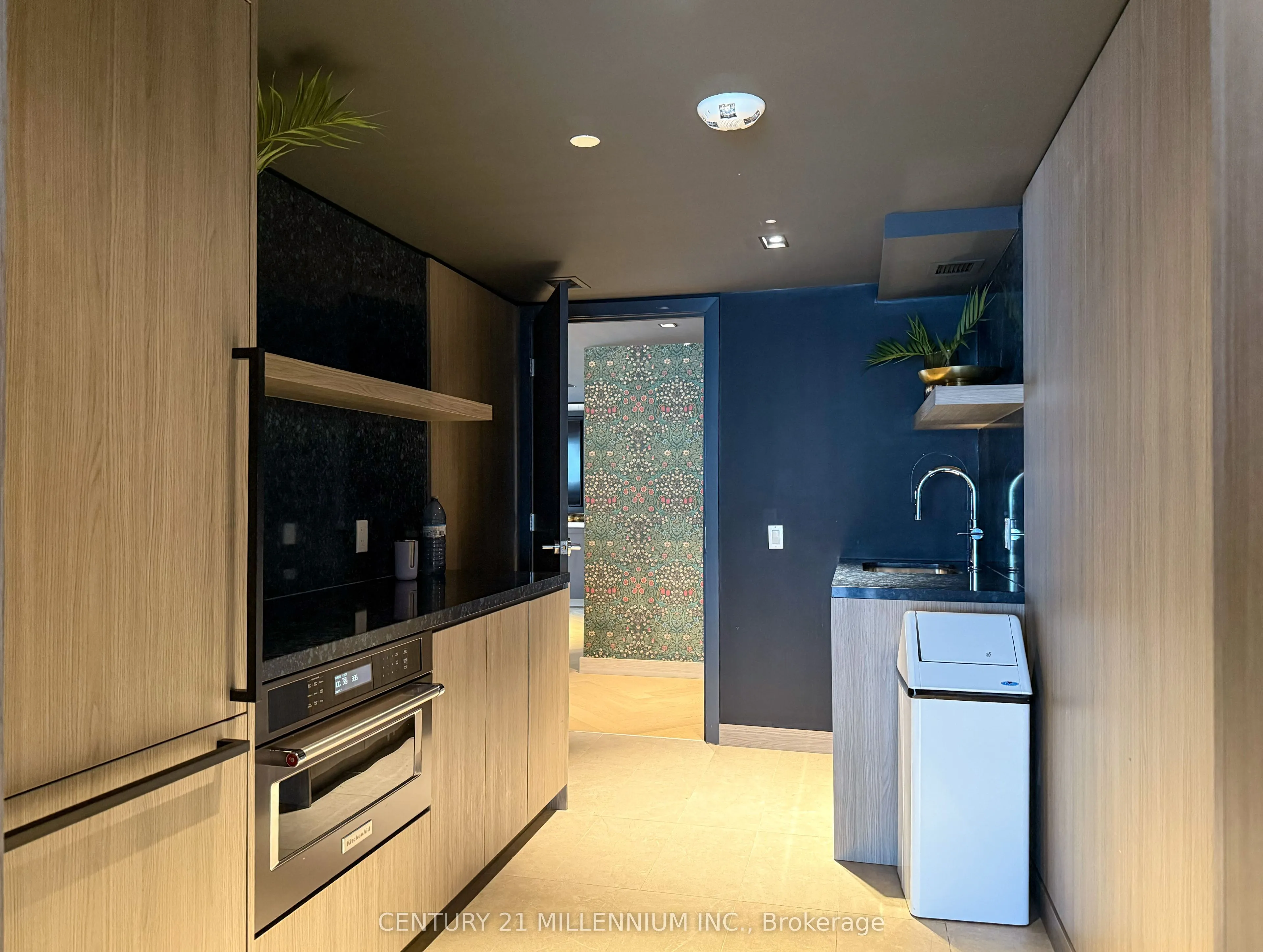 405 Dundas Street W, #715