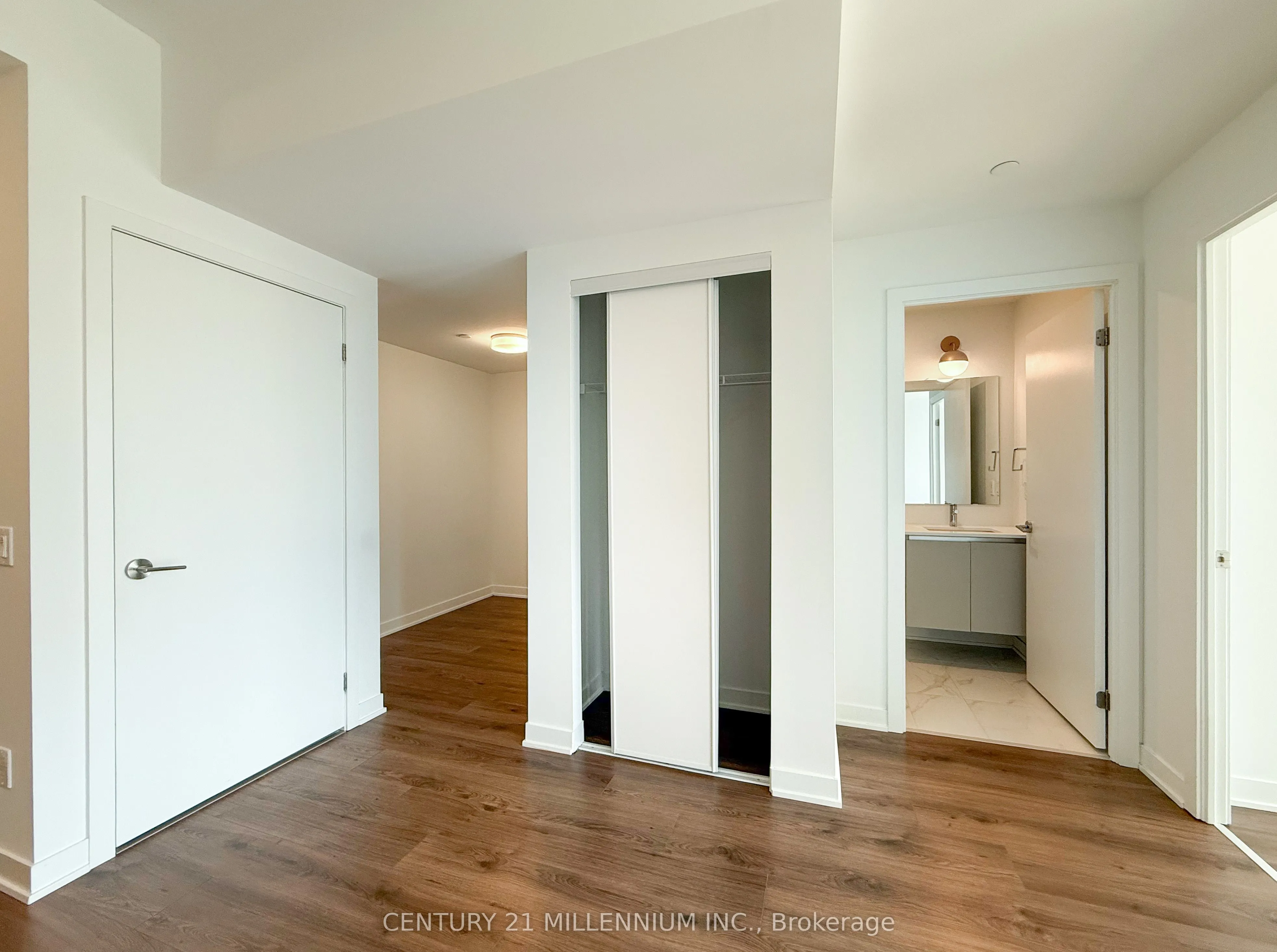 405 Dundas Street W, #715