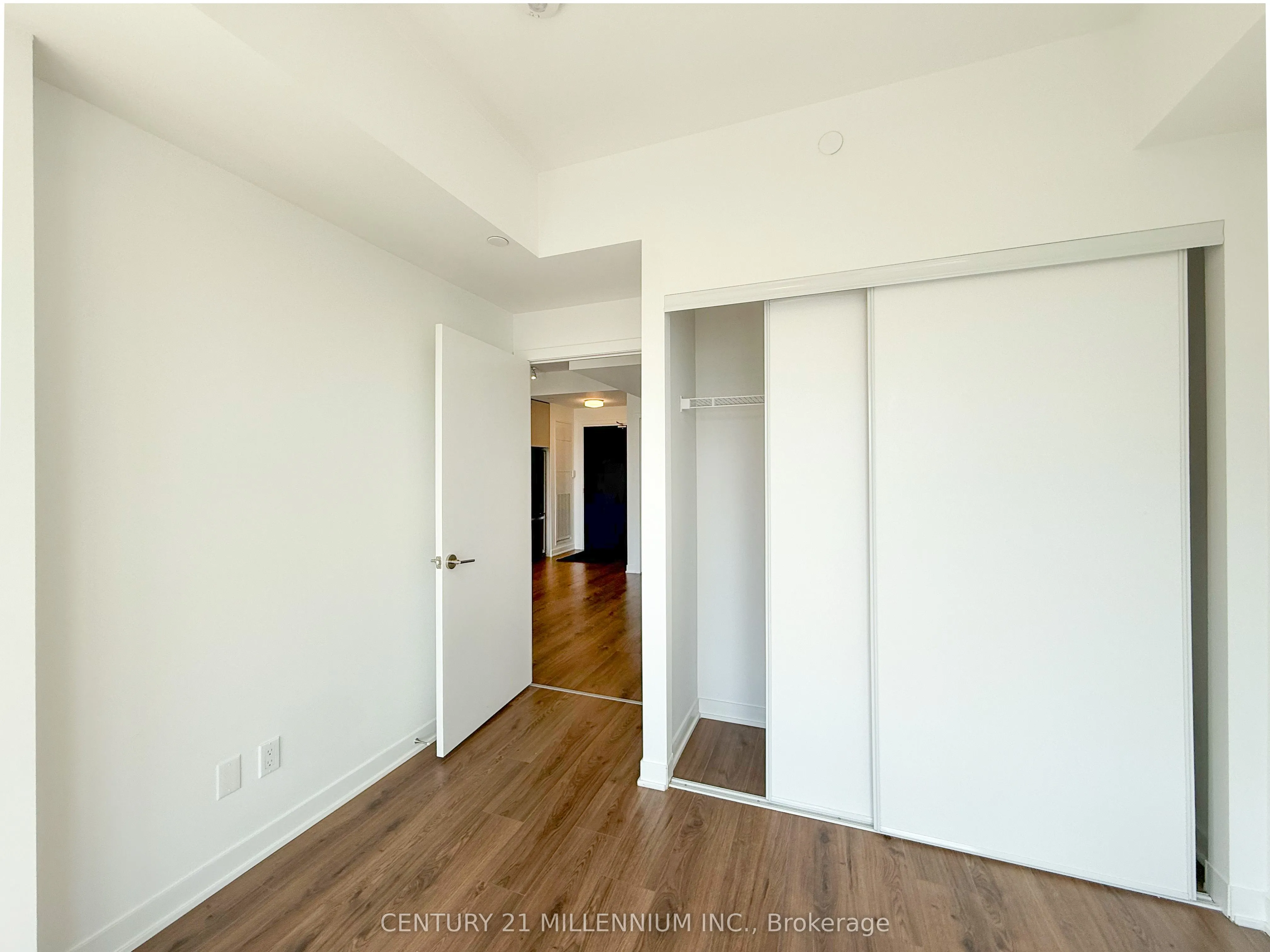 405 Dundas Street W, #715