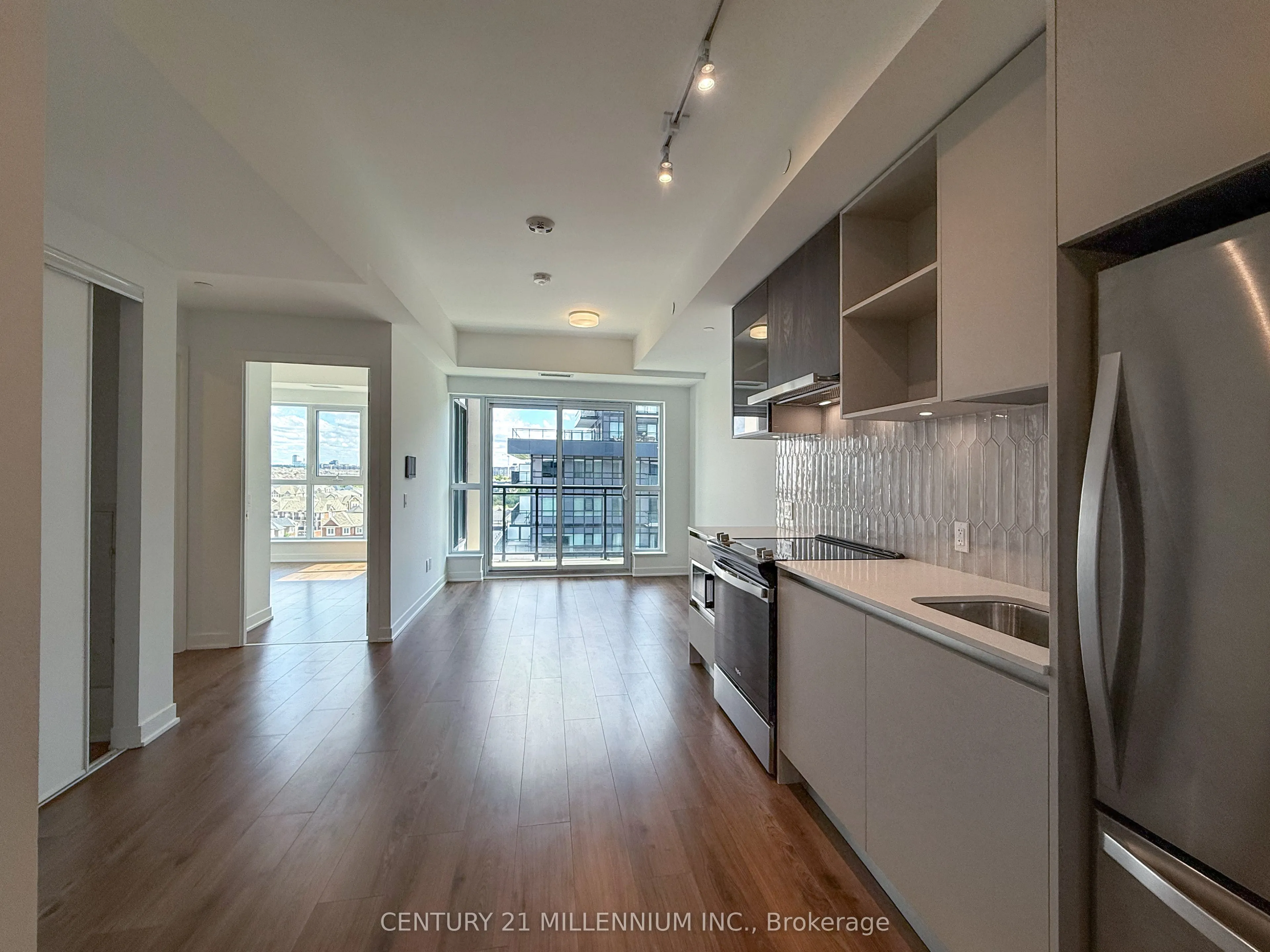 405 Dundas Street W, #715