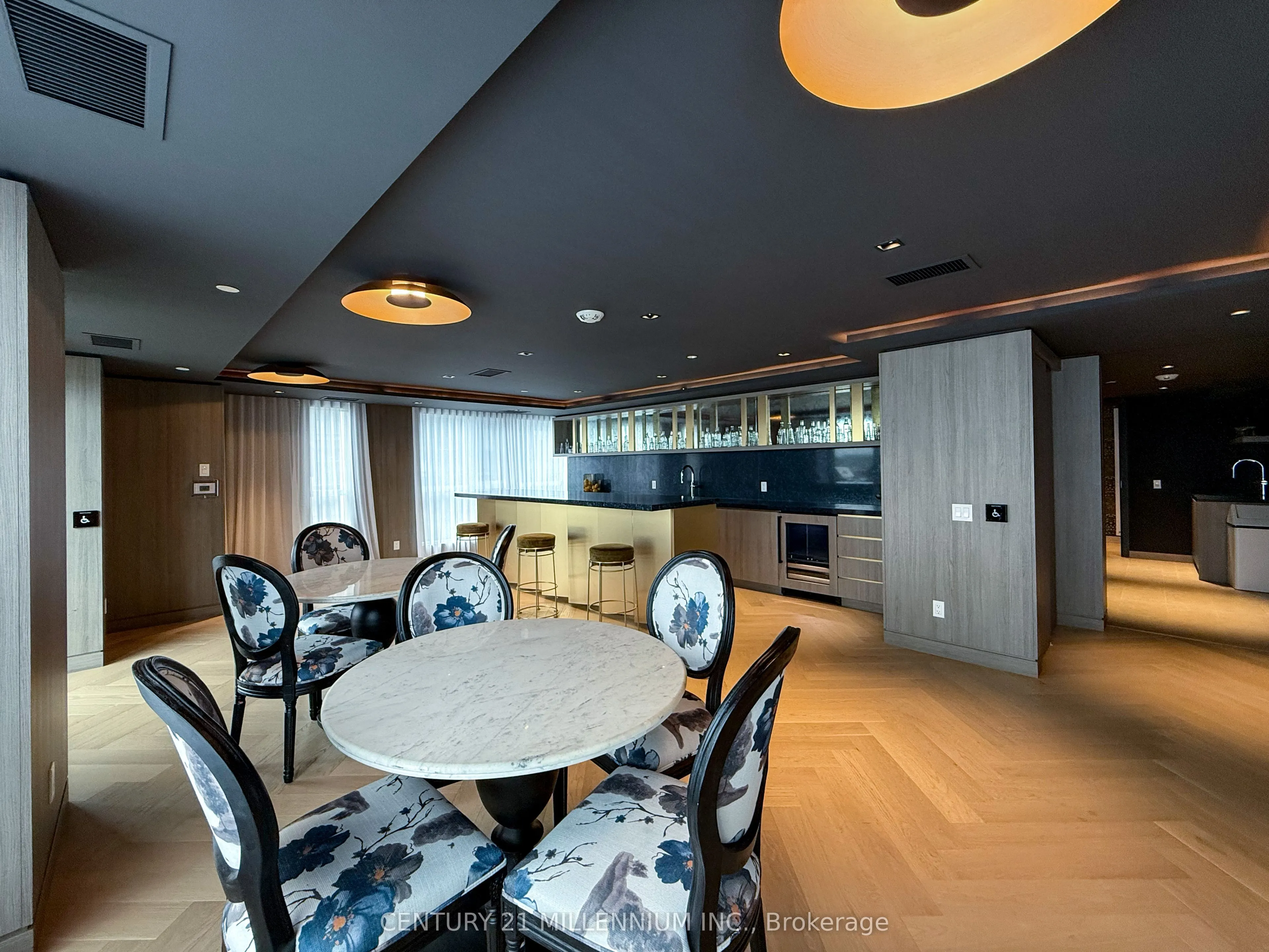 405 Dundas Street W, #715