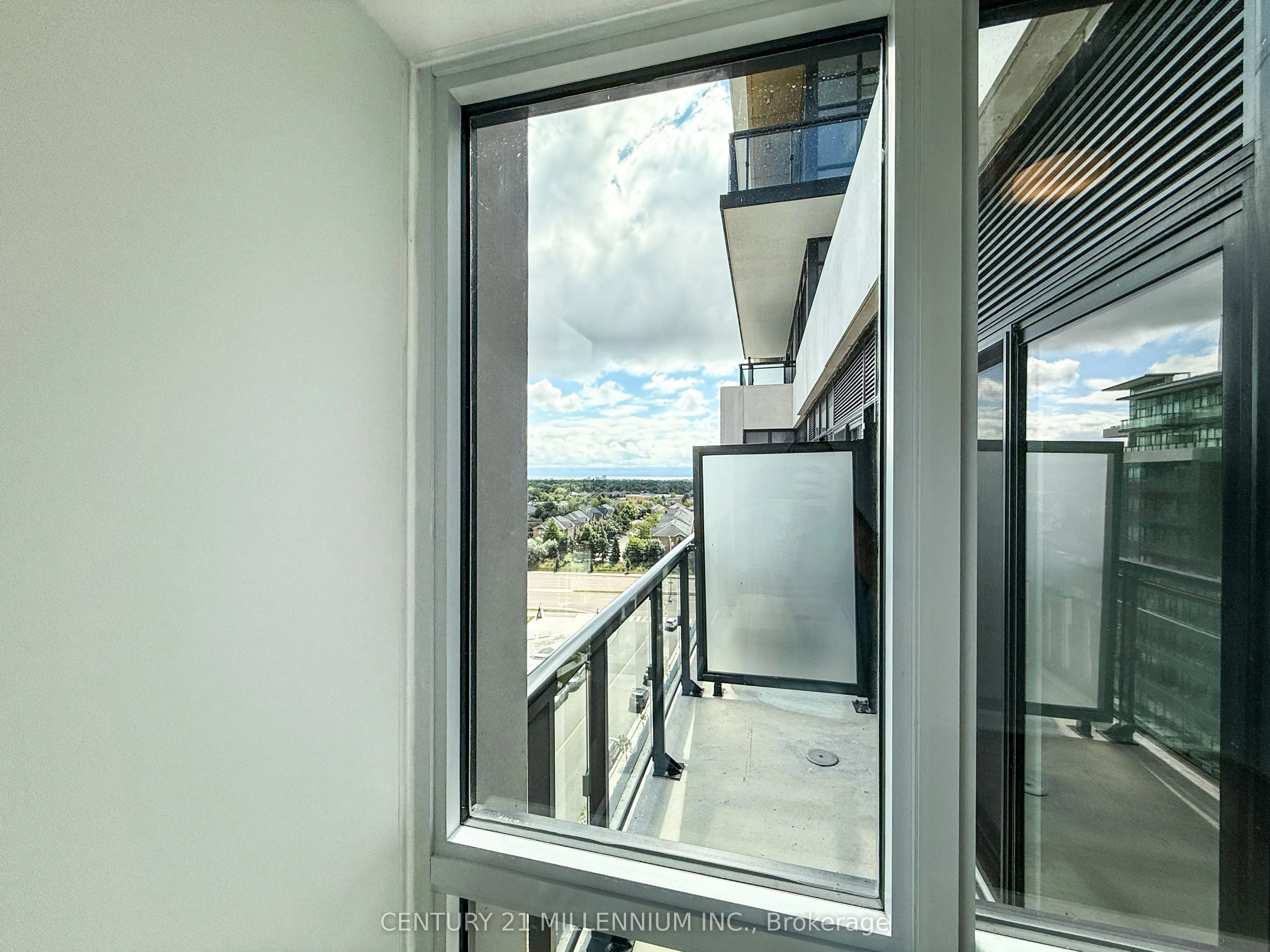 405 Dundas Street W, #715