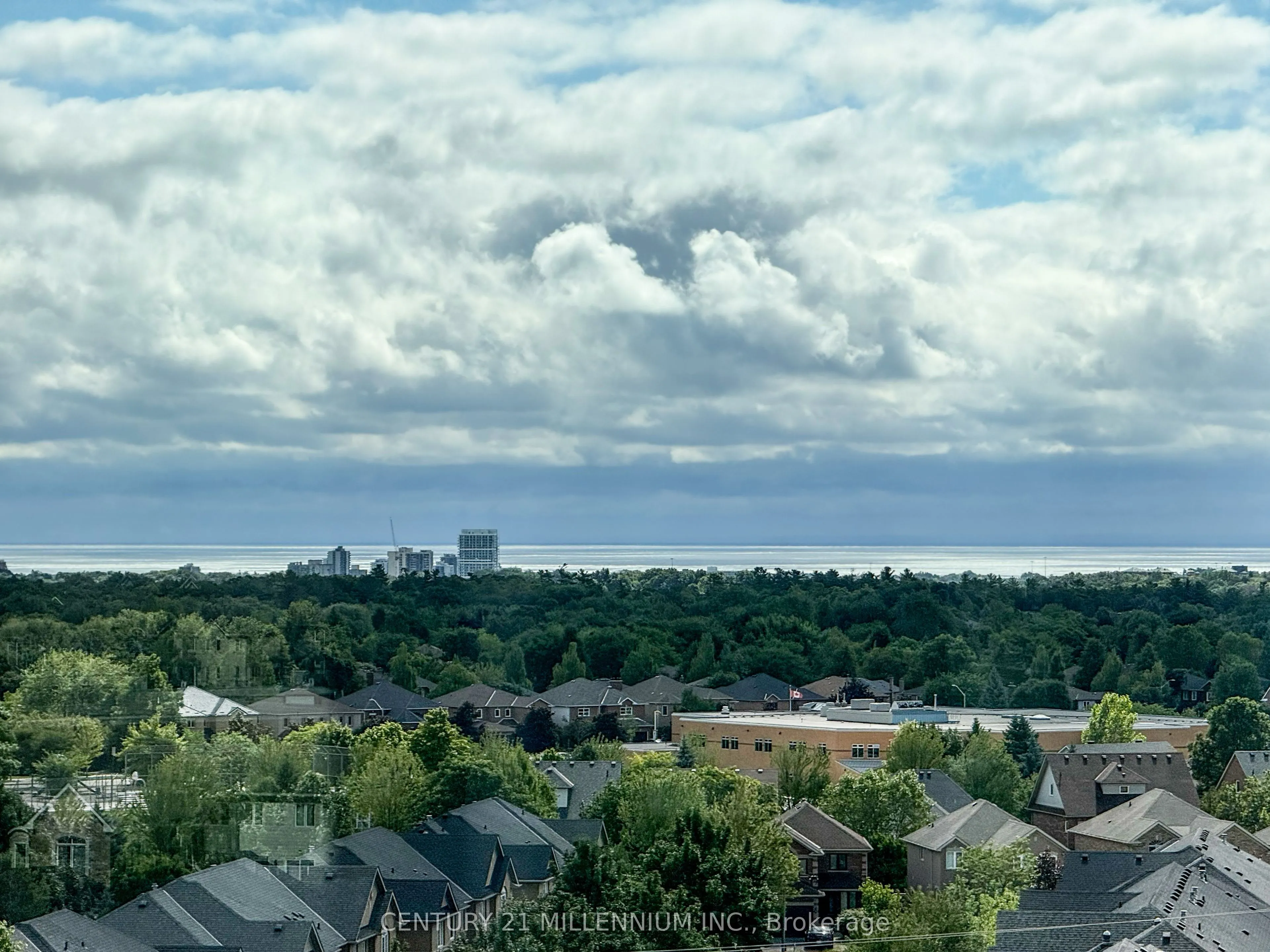 405 Dundas Street W, #715