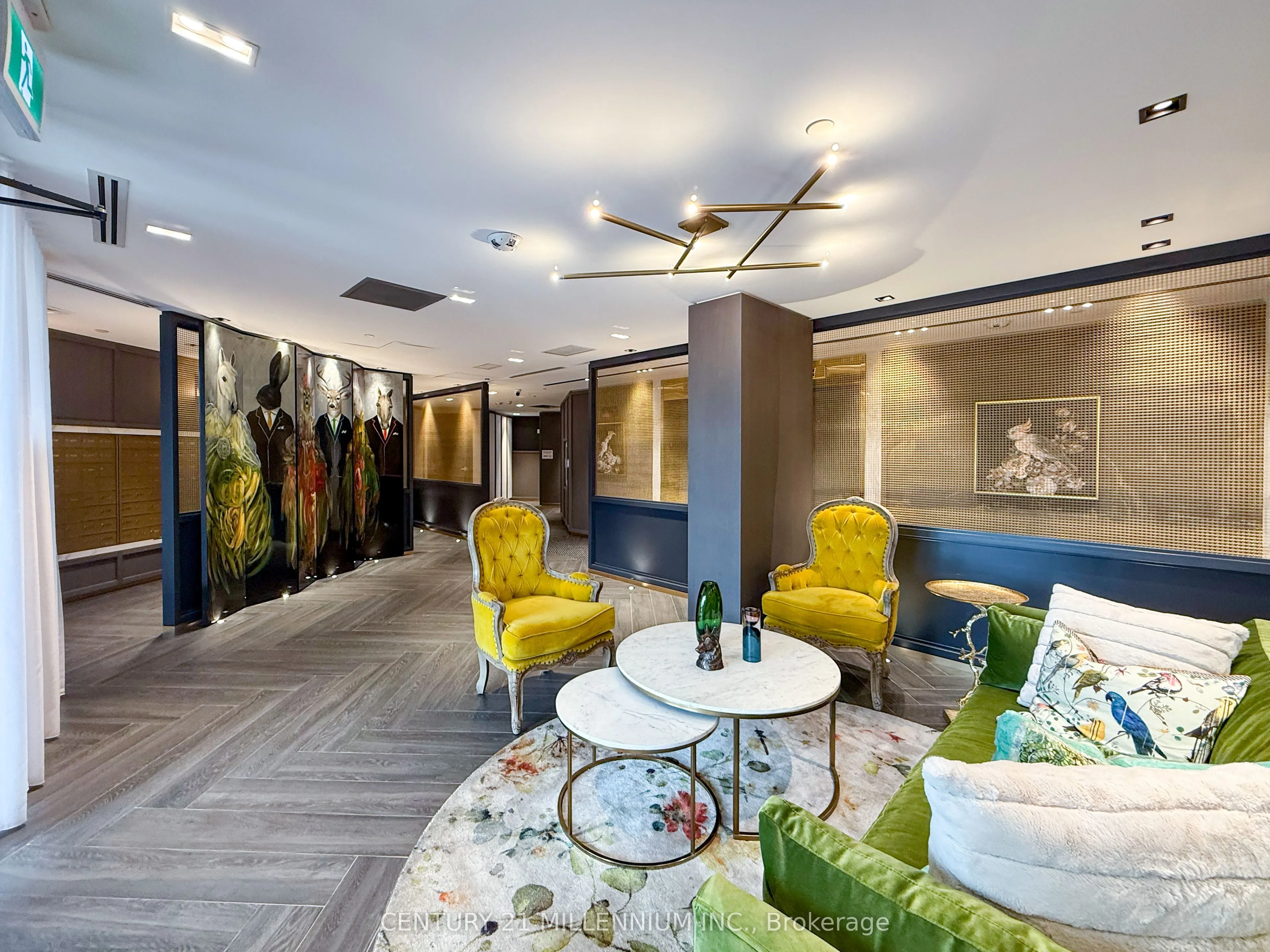 405 Dundas Street W, #715