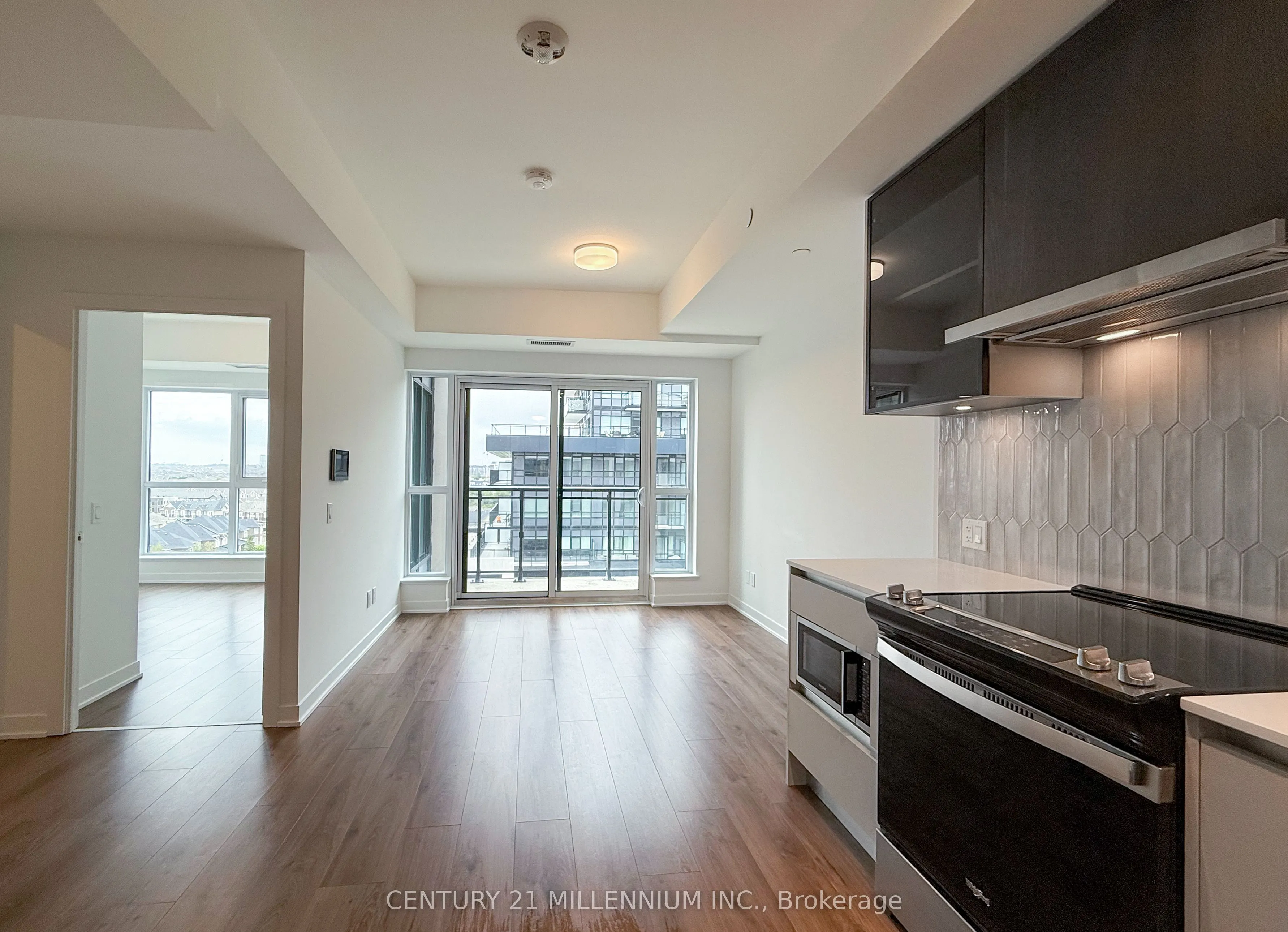 405 Dundas Street W, #715