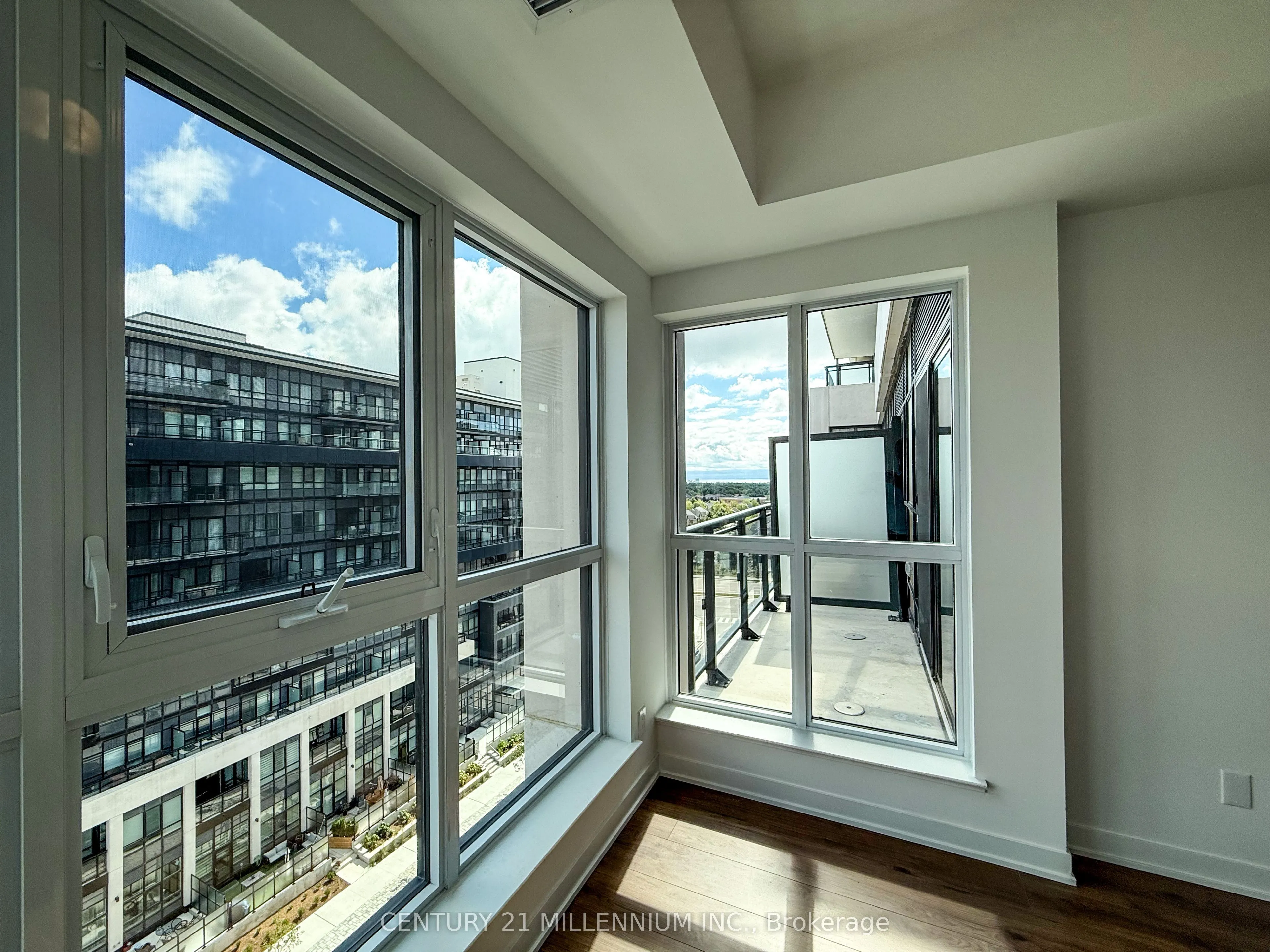 405 Dundas Street W, #715