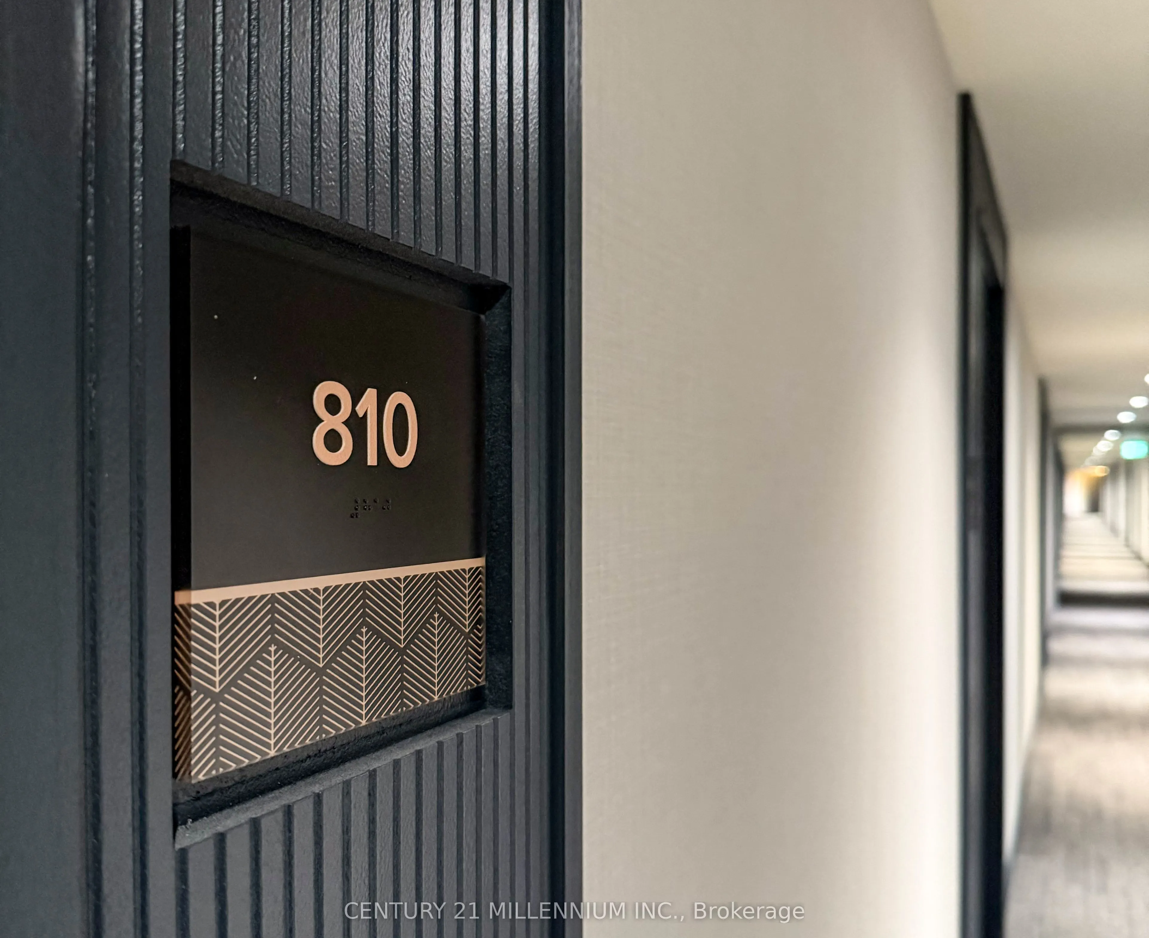405 Dundas Street W, #715