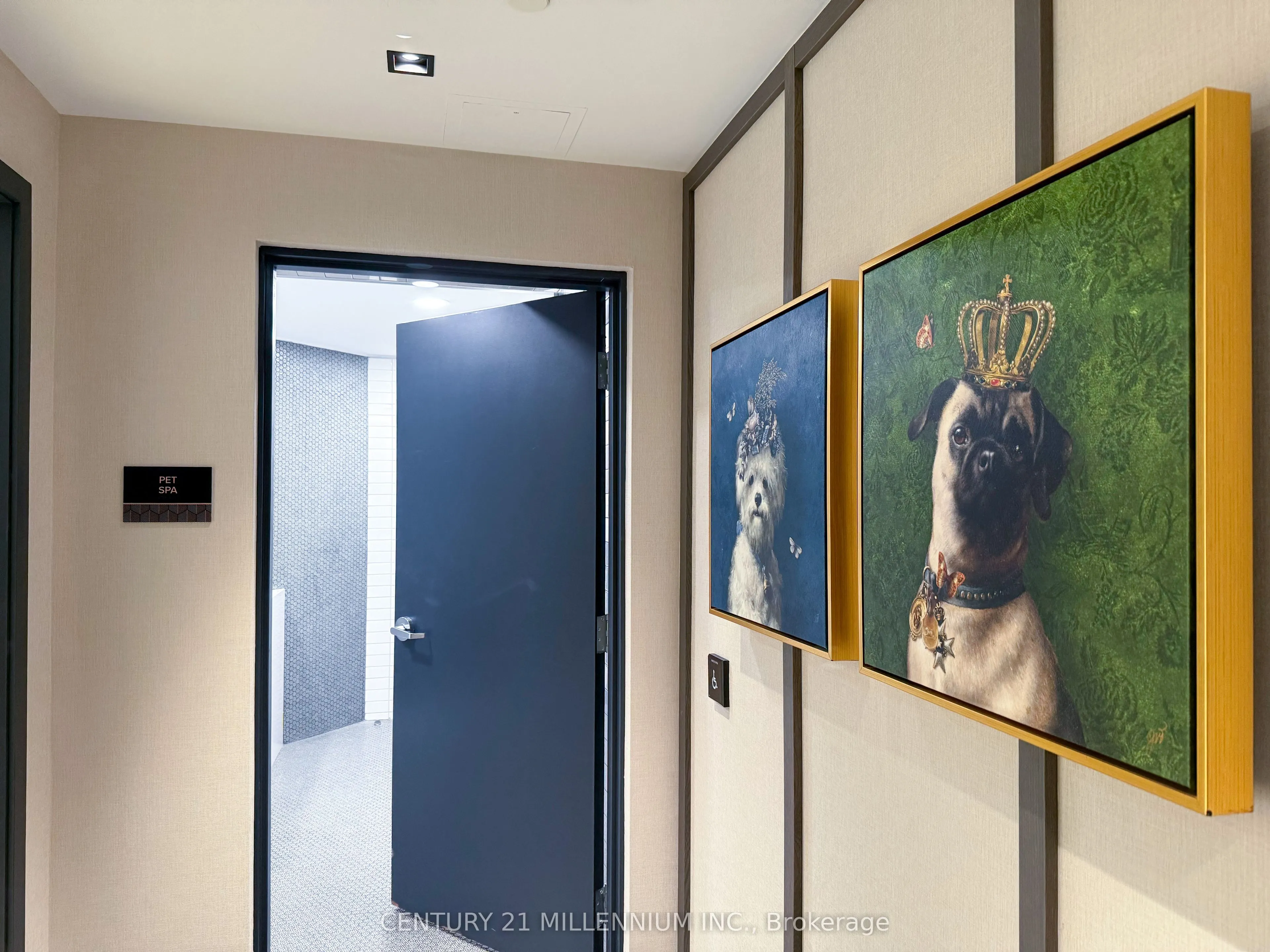 405 Dundas Street W, #715