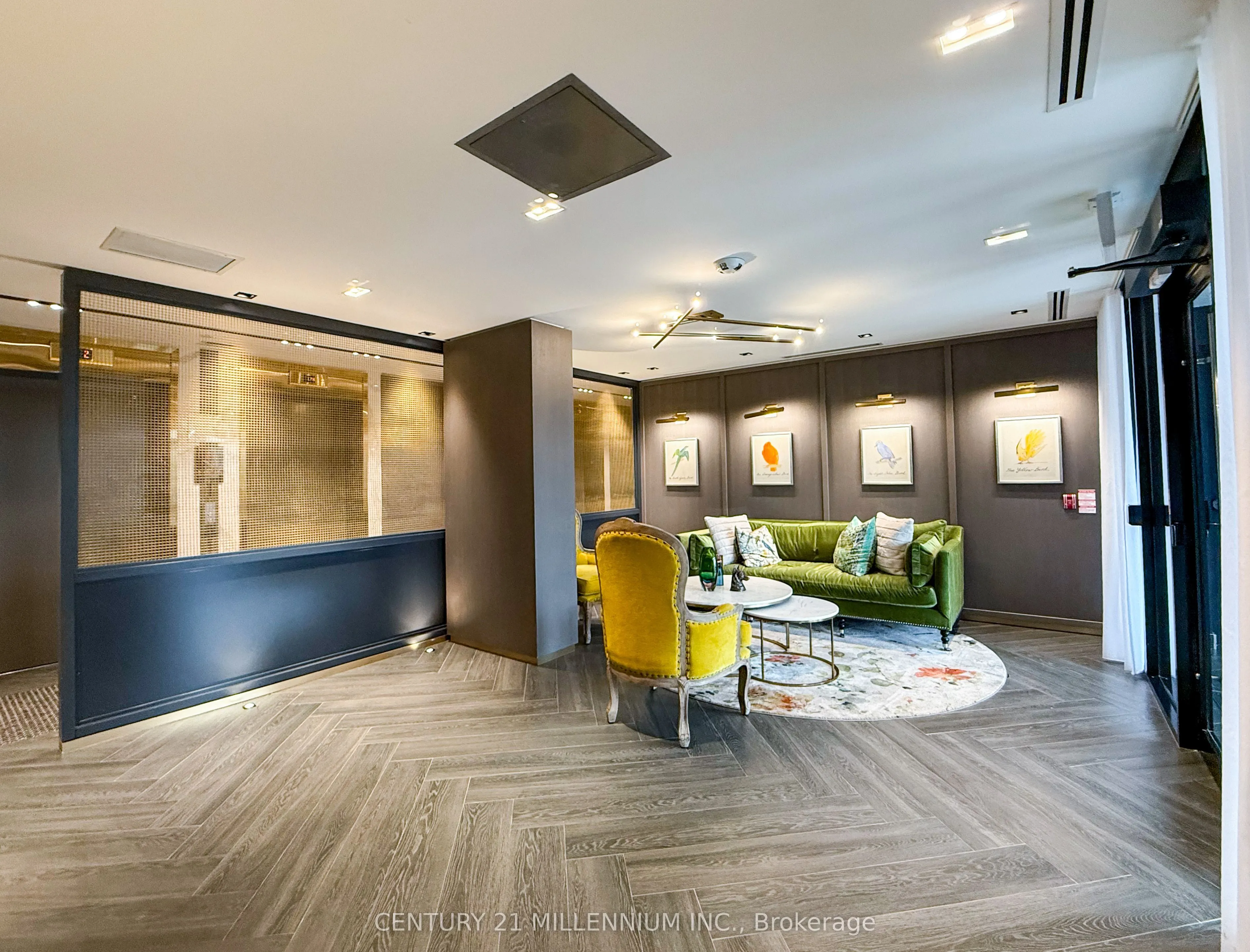 405 Dundas Street W, #715