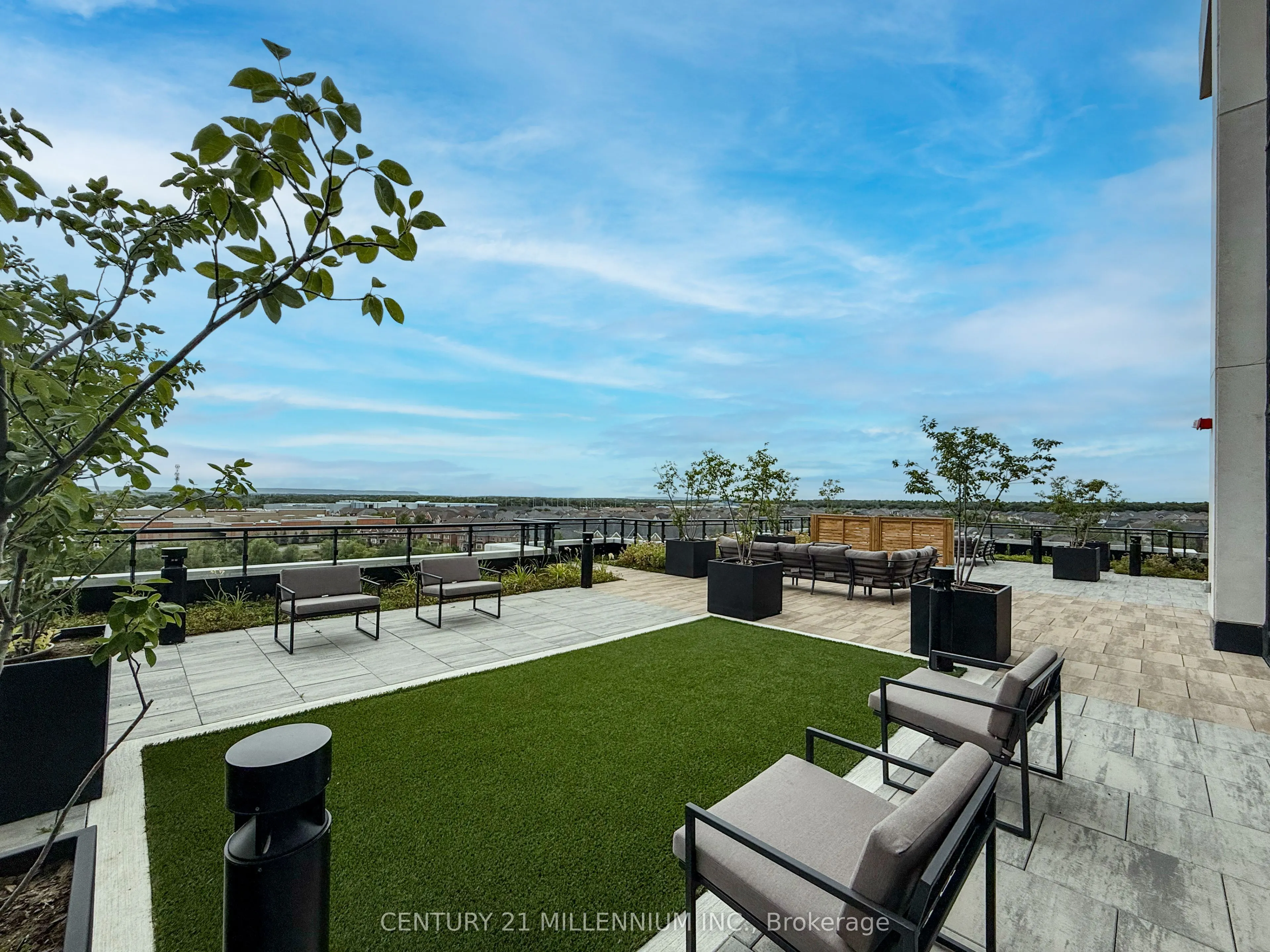 405 Dundas Street W, #715