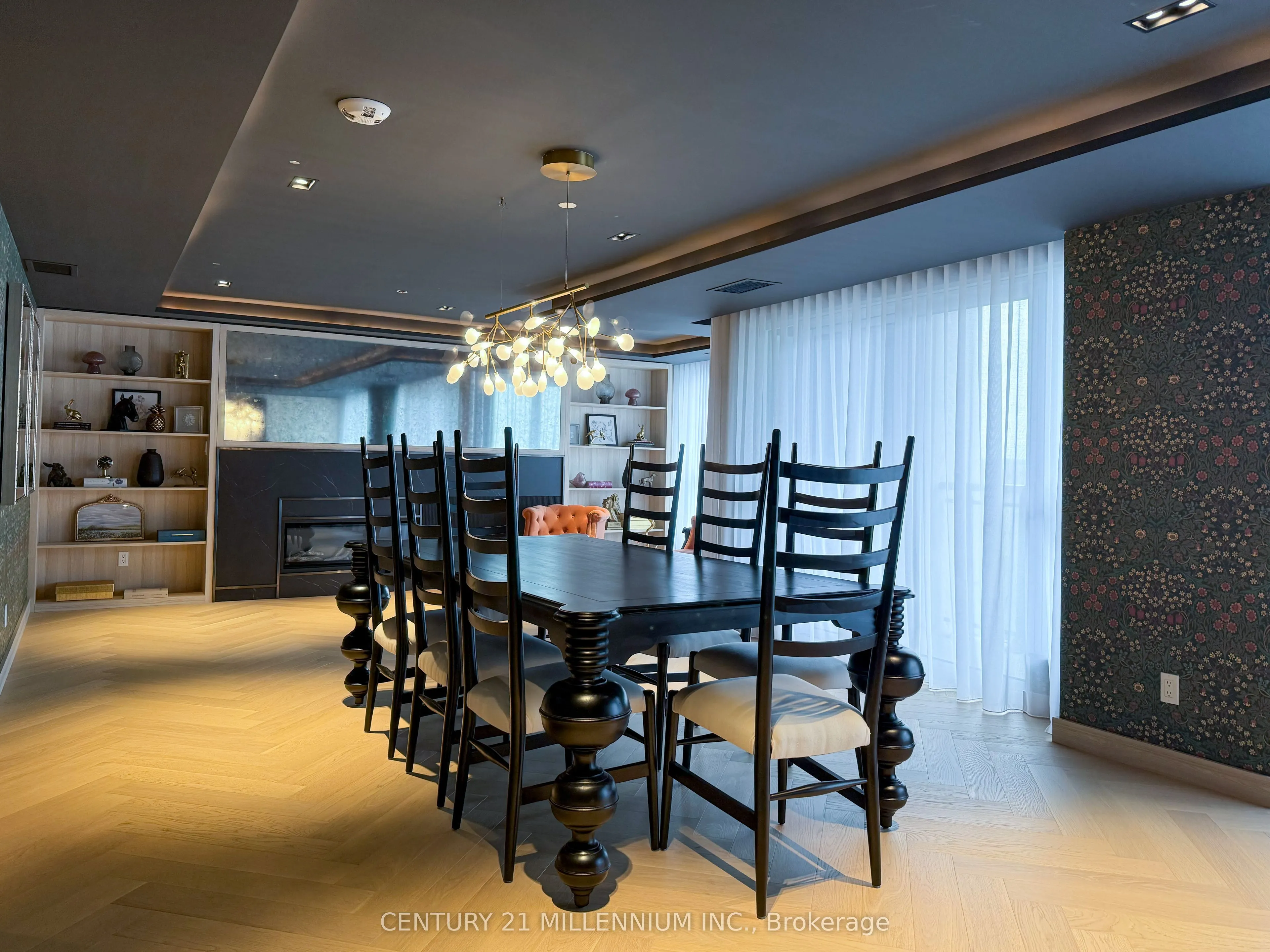 405 Dundas Street W, #715