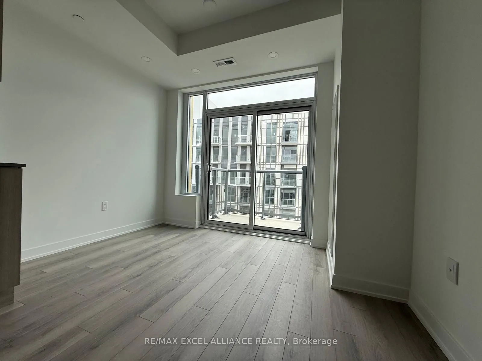 1005 Dundas Street E, #710