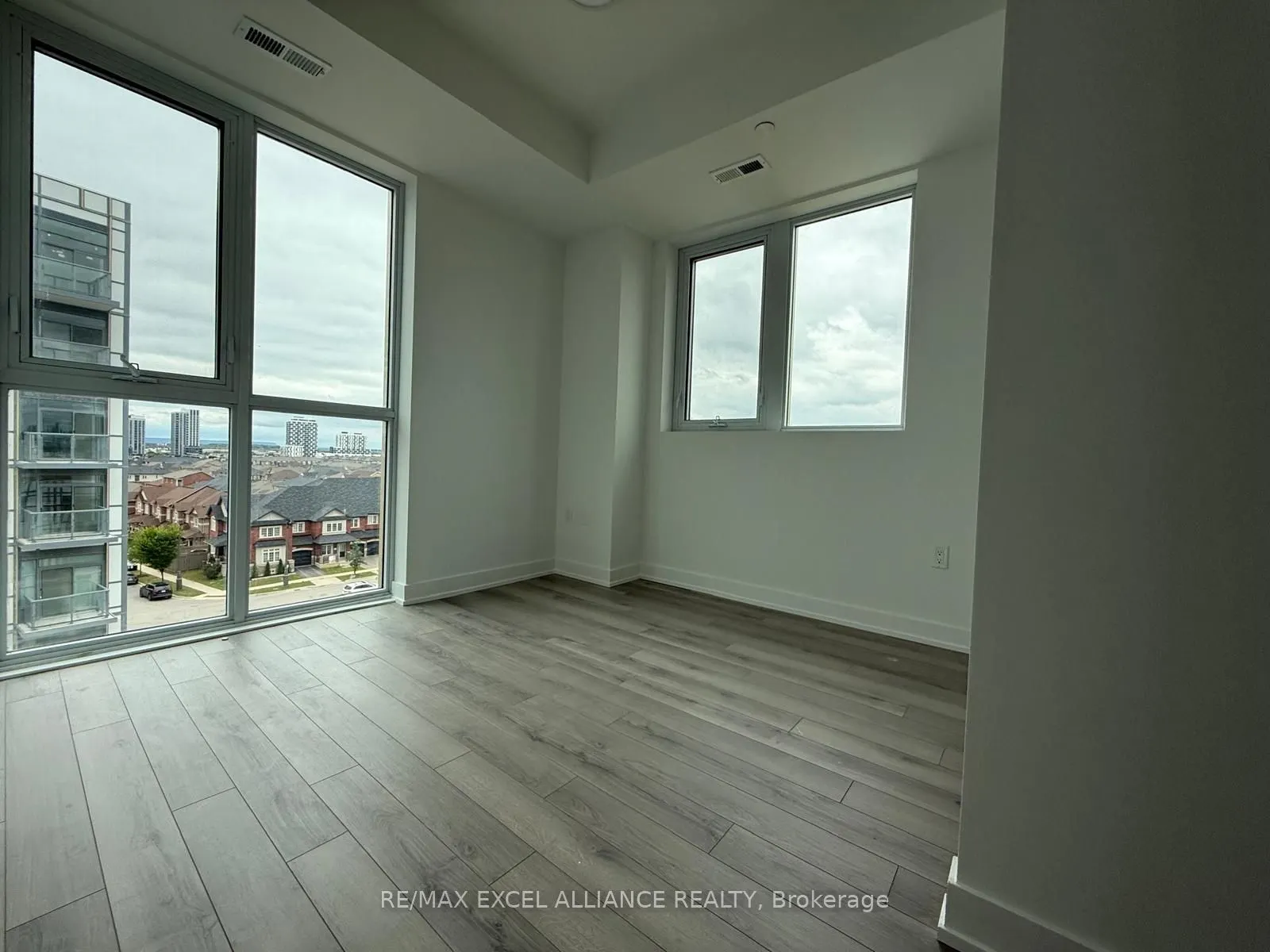 1005 Dundas Street E, #710