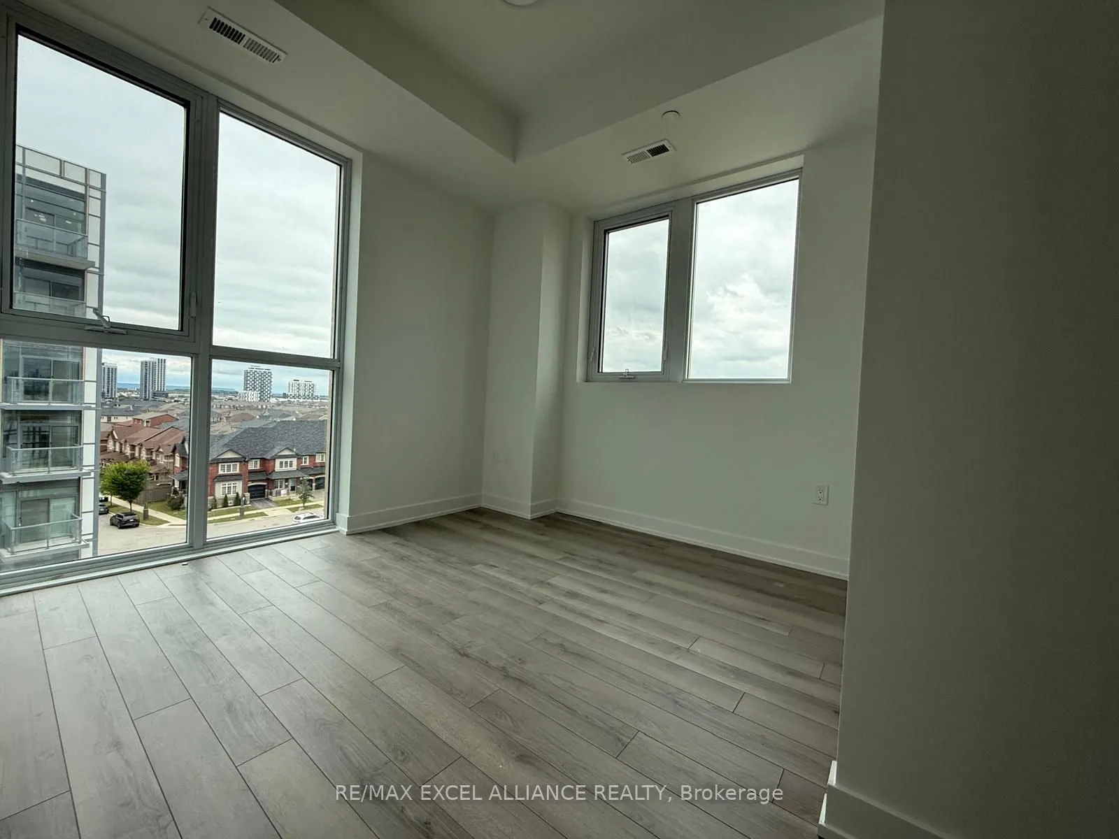 1005 Dundas Street E, #710