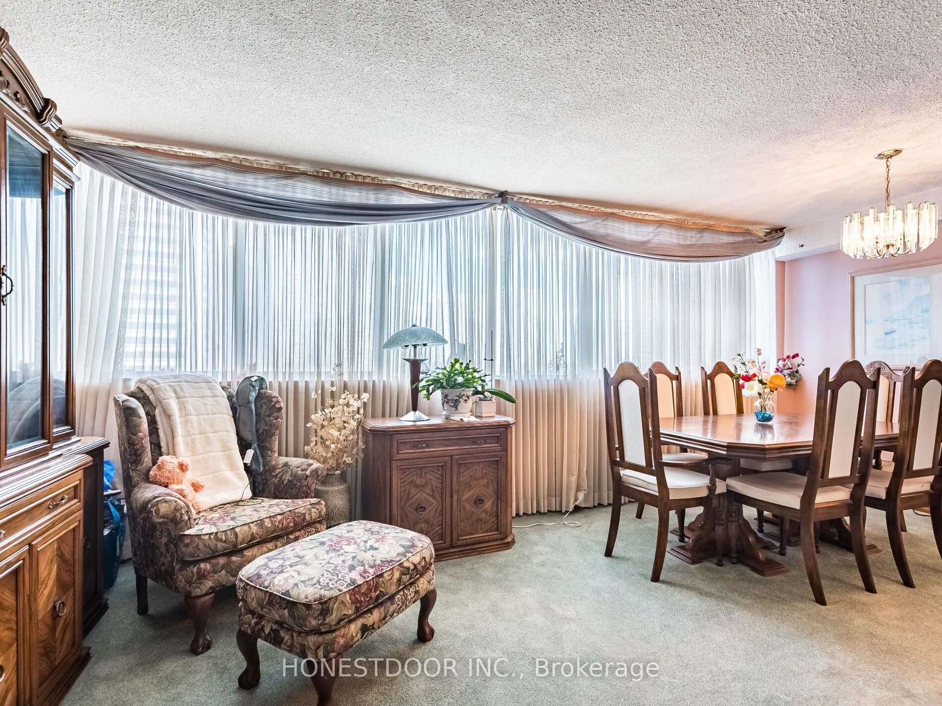 3590 Kaneff Crescent, #808