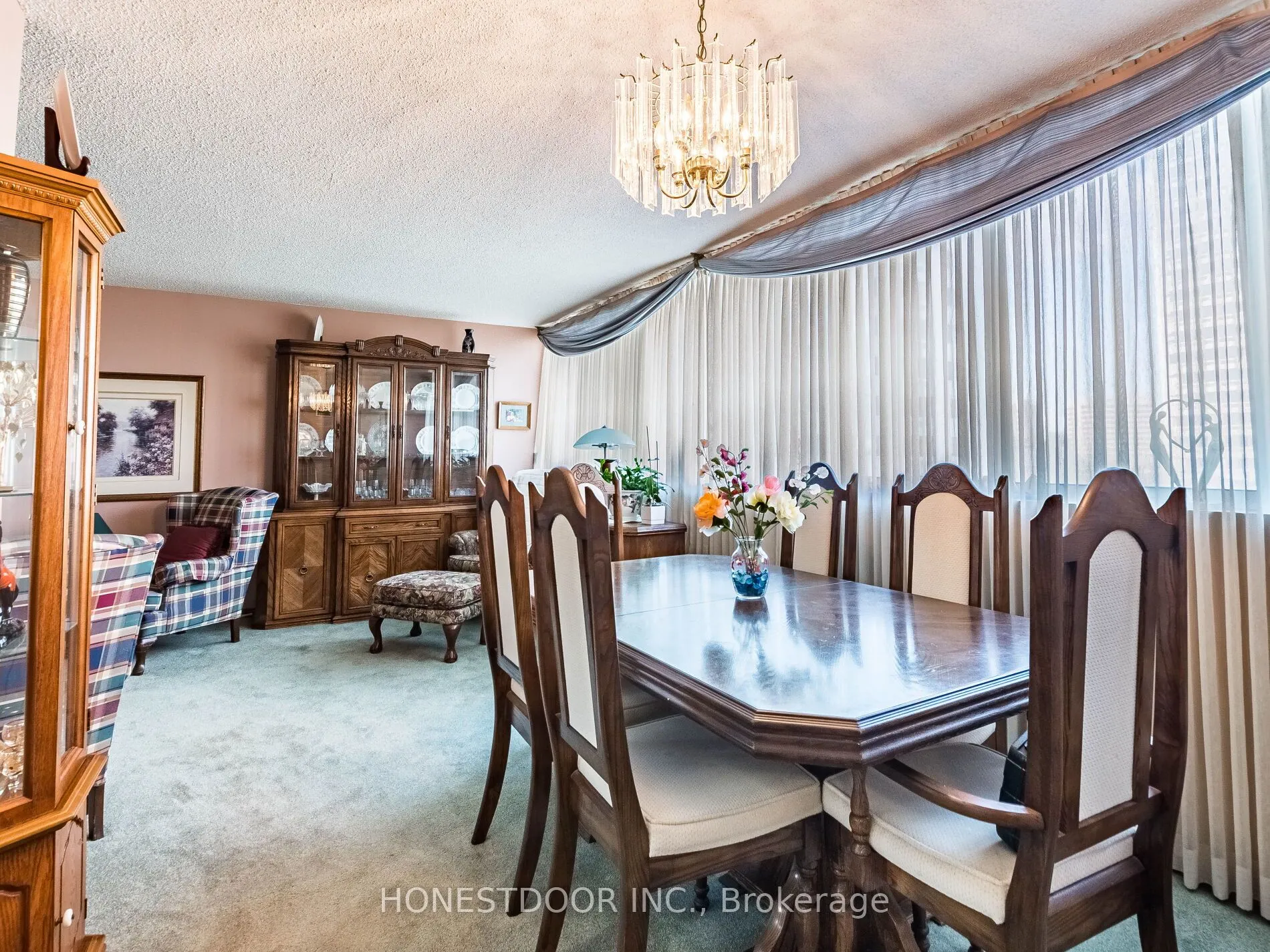 3590 Kaneff Crescent, #808