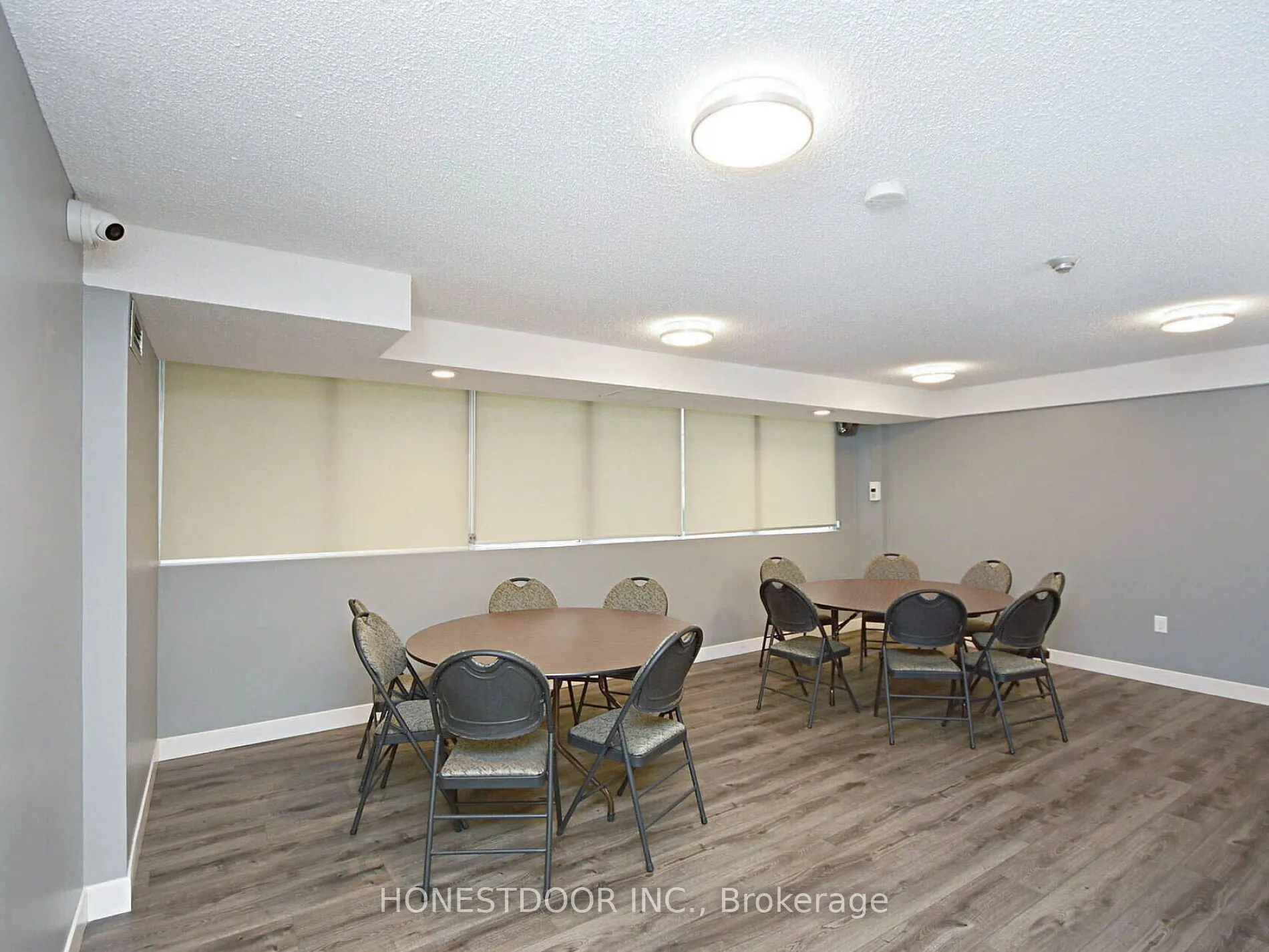 3590 Kaneff Crescent, #808