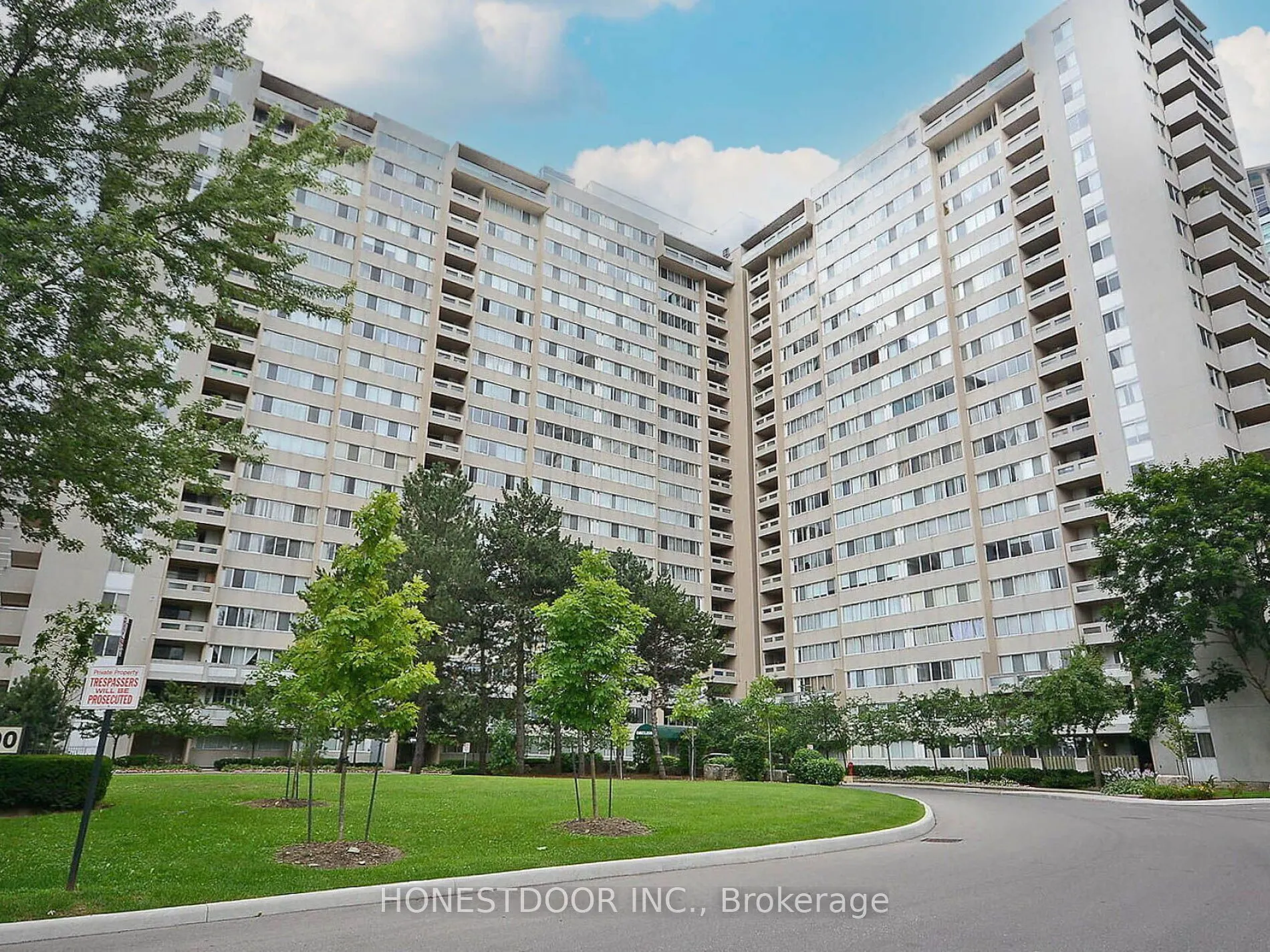 3590 Kaneff Crescent, #808