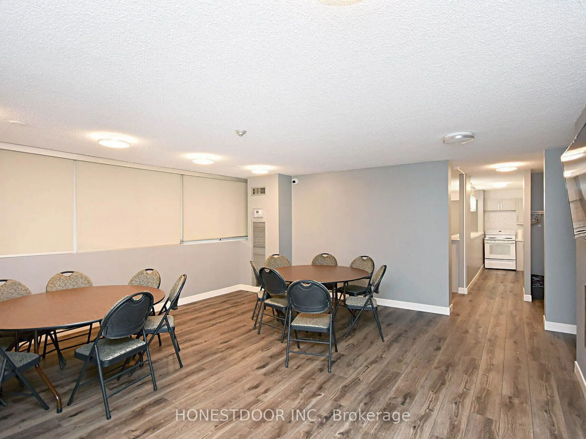 3590 Kaneff Crescent, #808