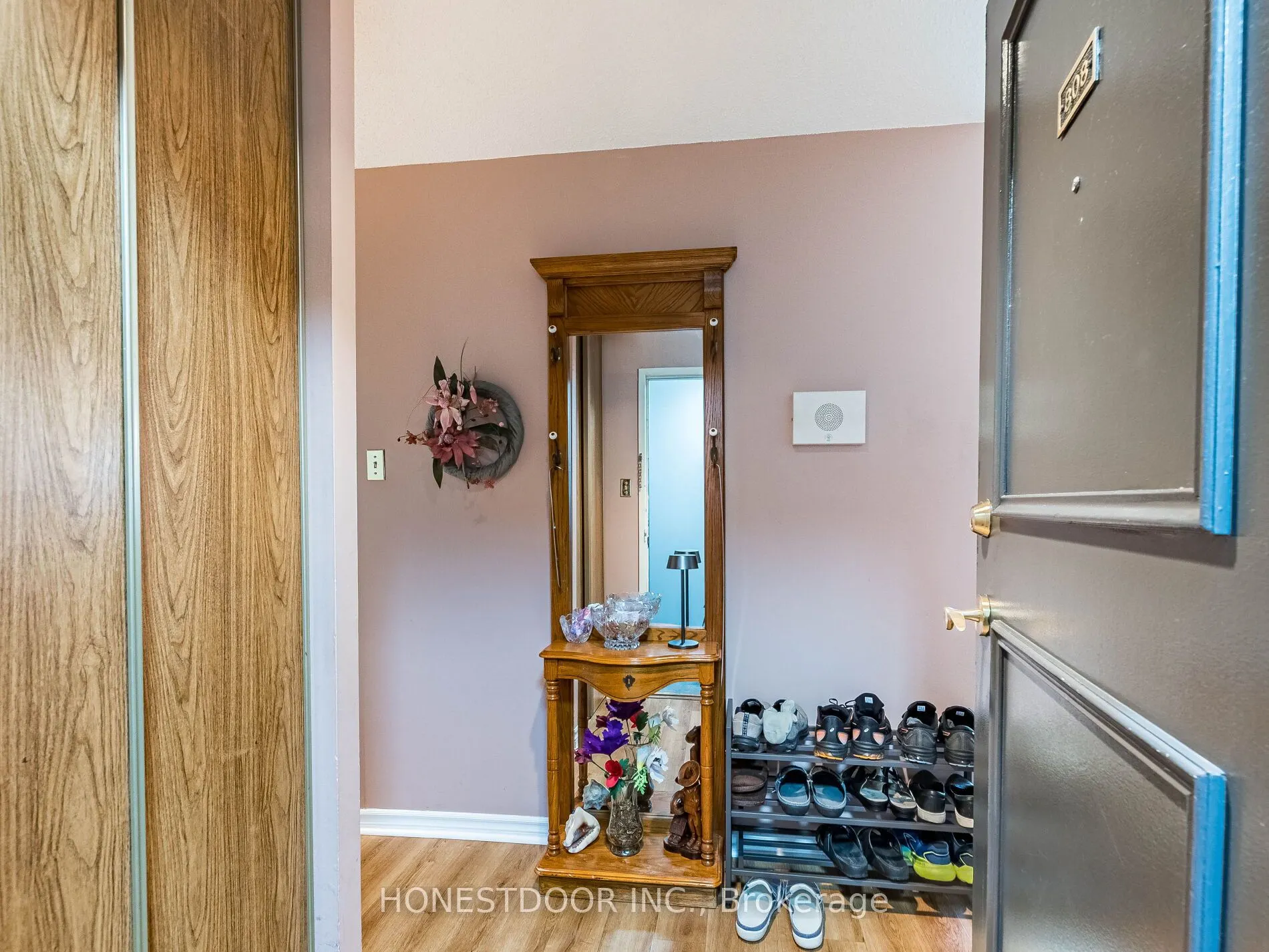 3590 Kaneff Crescent, #808
