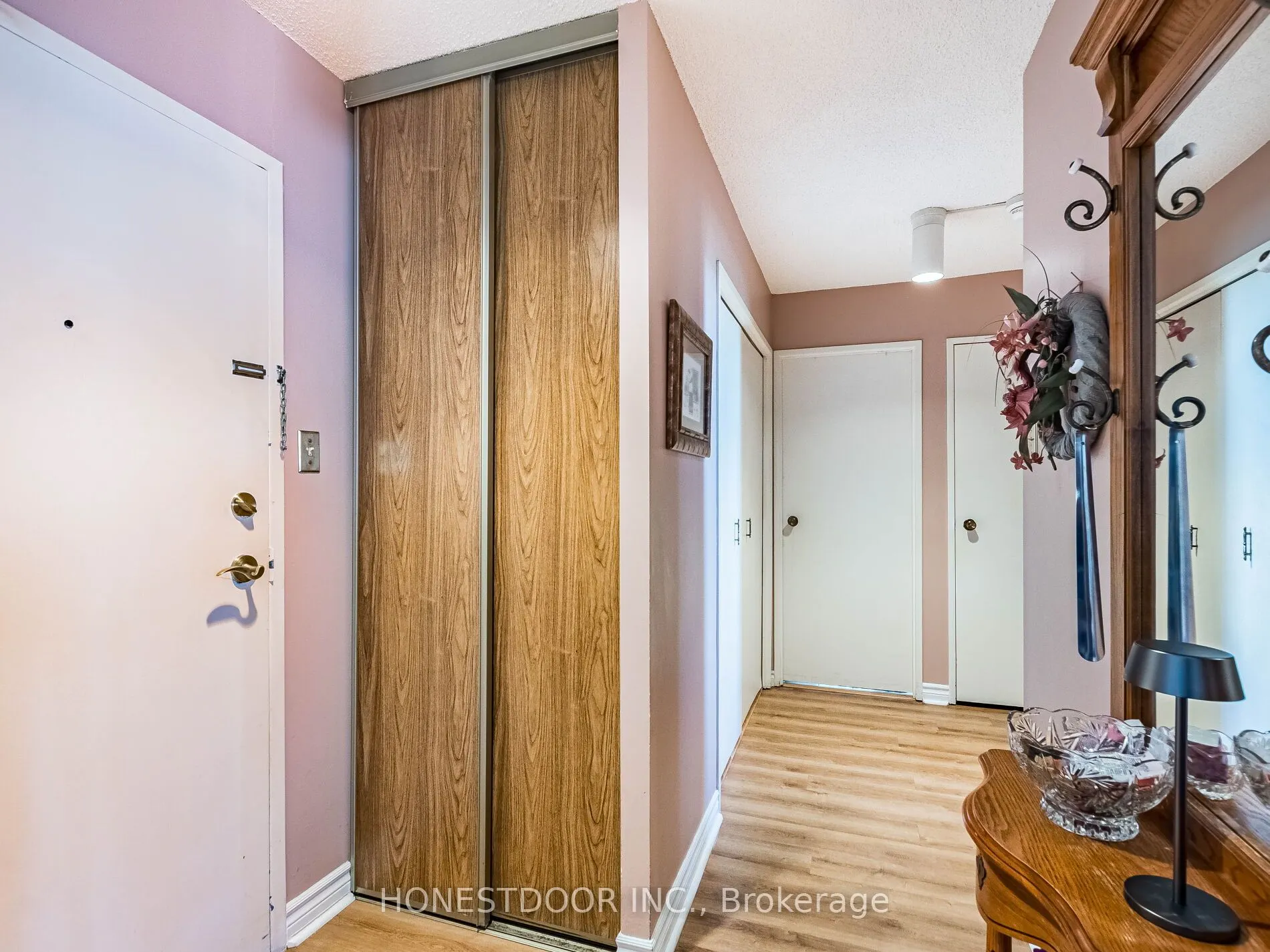 3590 Kaneff Crescent, #808