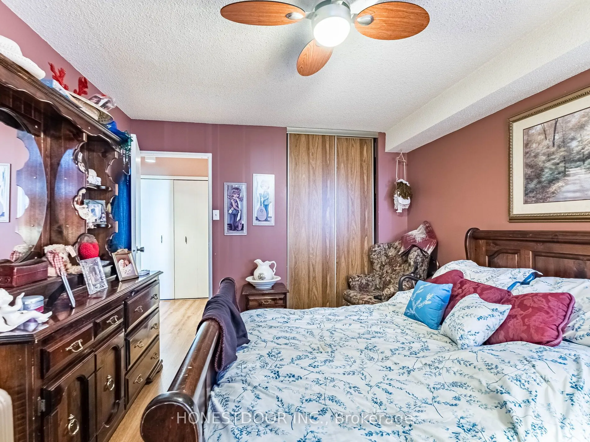 3590 Kaneff Crescent, #808