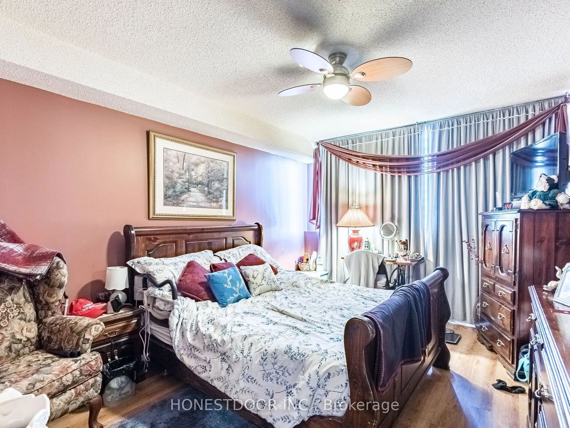 3590 Kaneff Crescent, #808