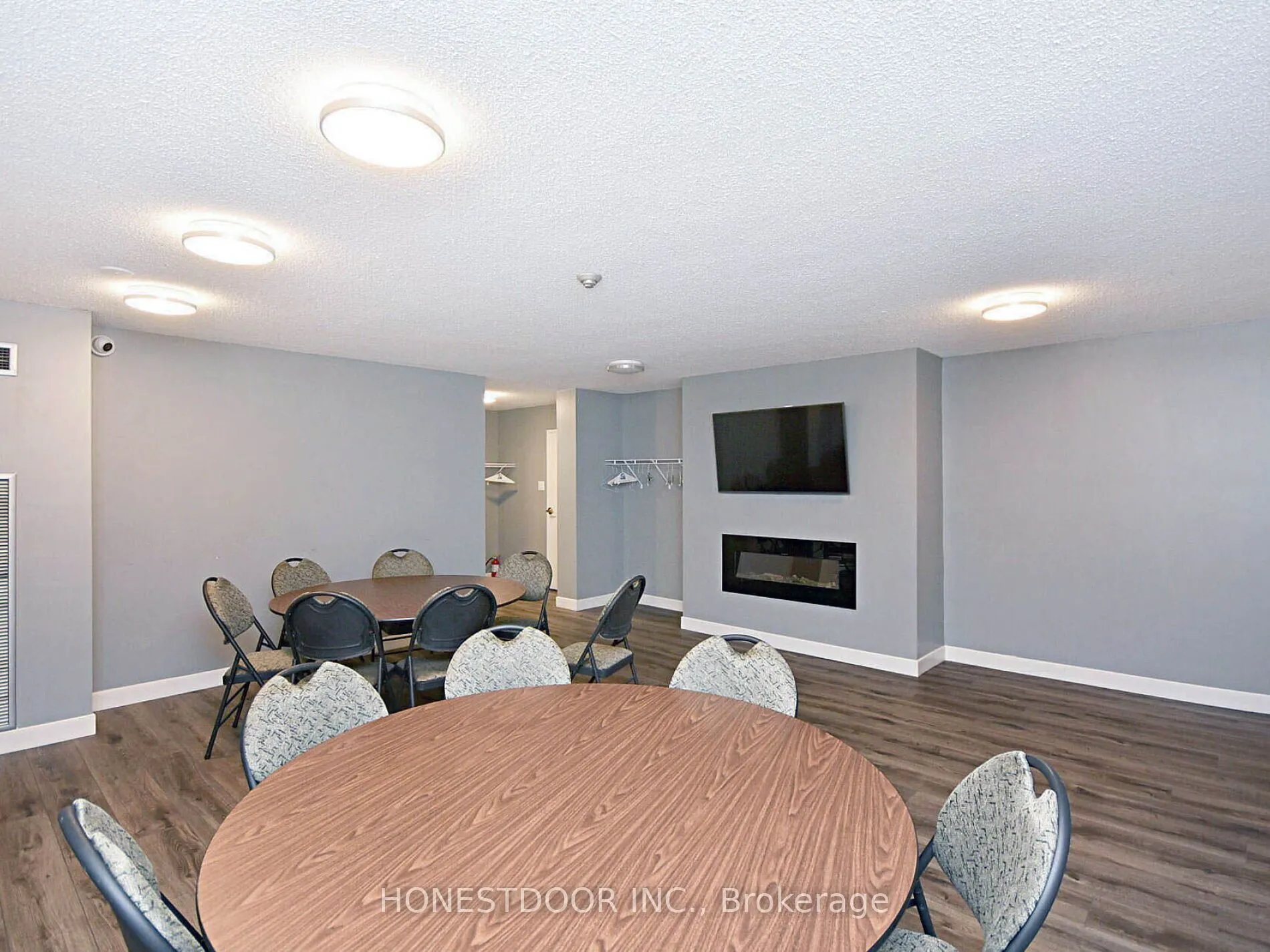 3590 Kaneff Crescent, #808