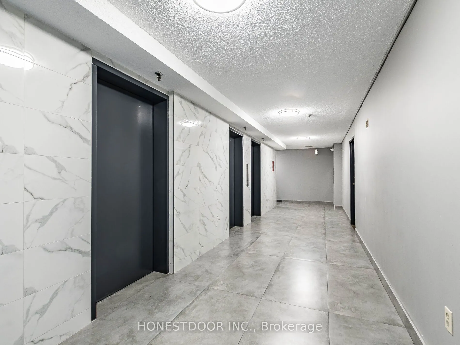 3590 Kaneff Crescent, #808