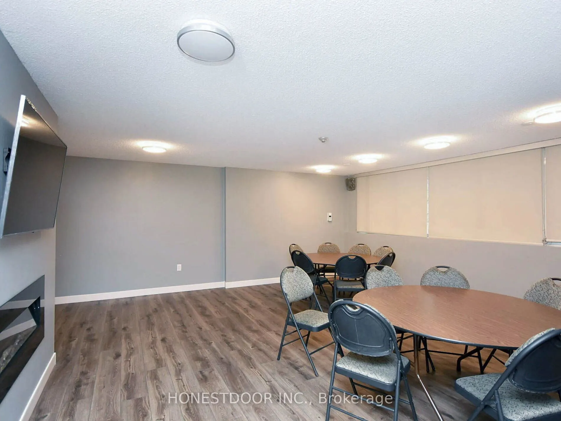 3590 Kaneff Crescent, #808