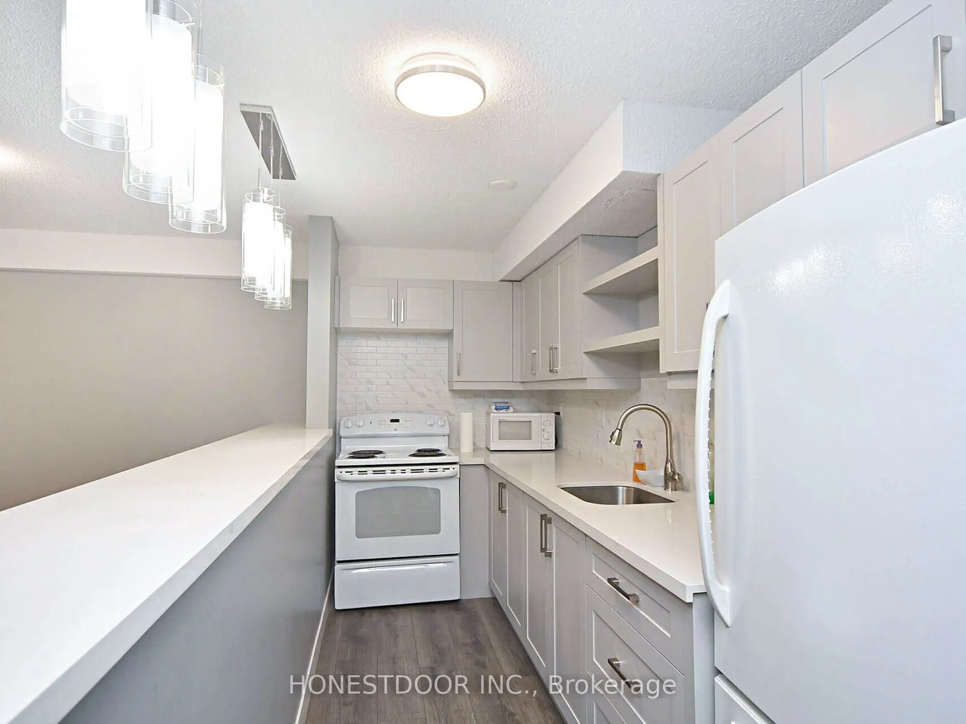3590 Kaneff Crescent, #808
