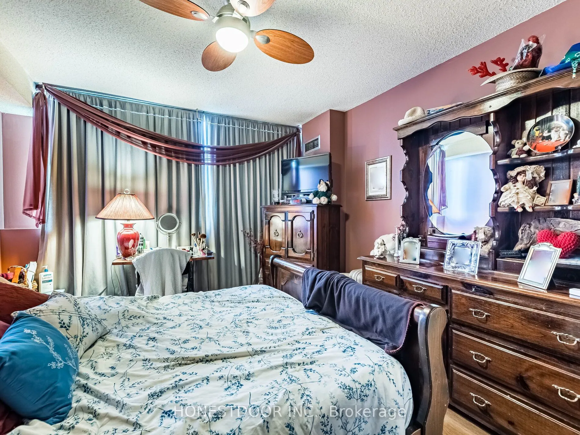 3590 Kaneff Crescent, #808