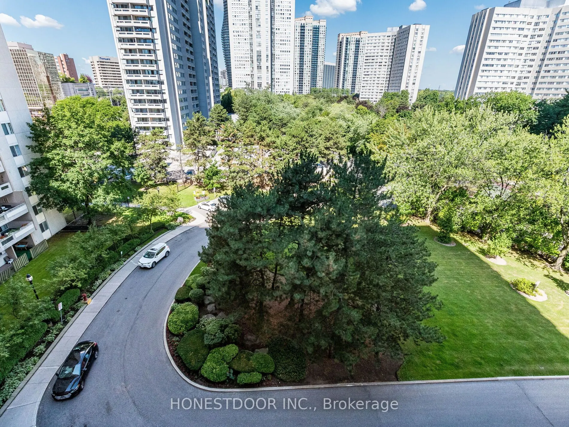 3590 Kaneff Crescent, #808