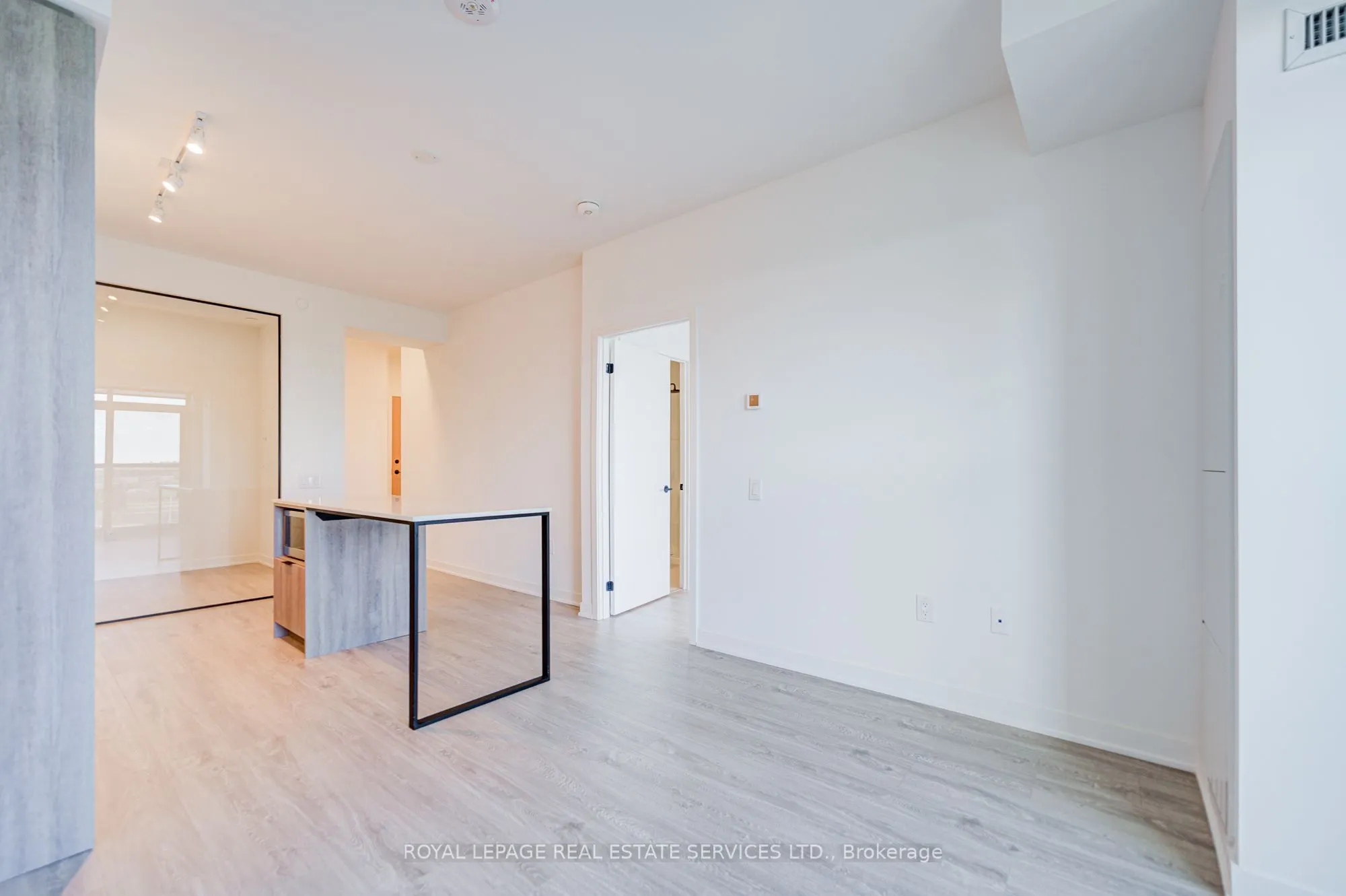 2495 Eglinton Avenue W, #1007