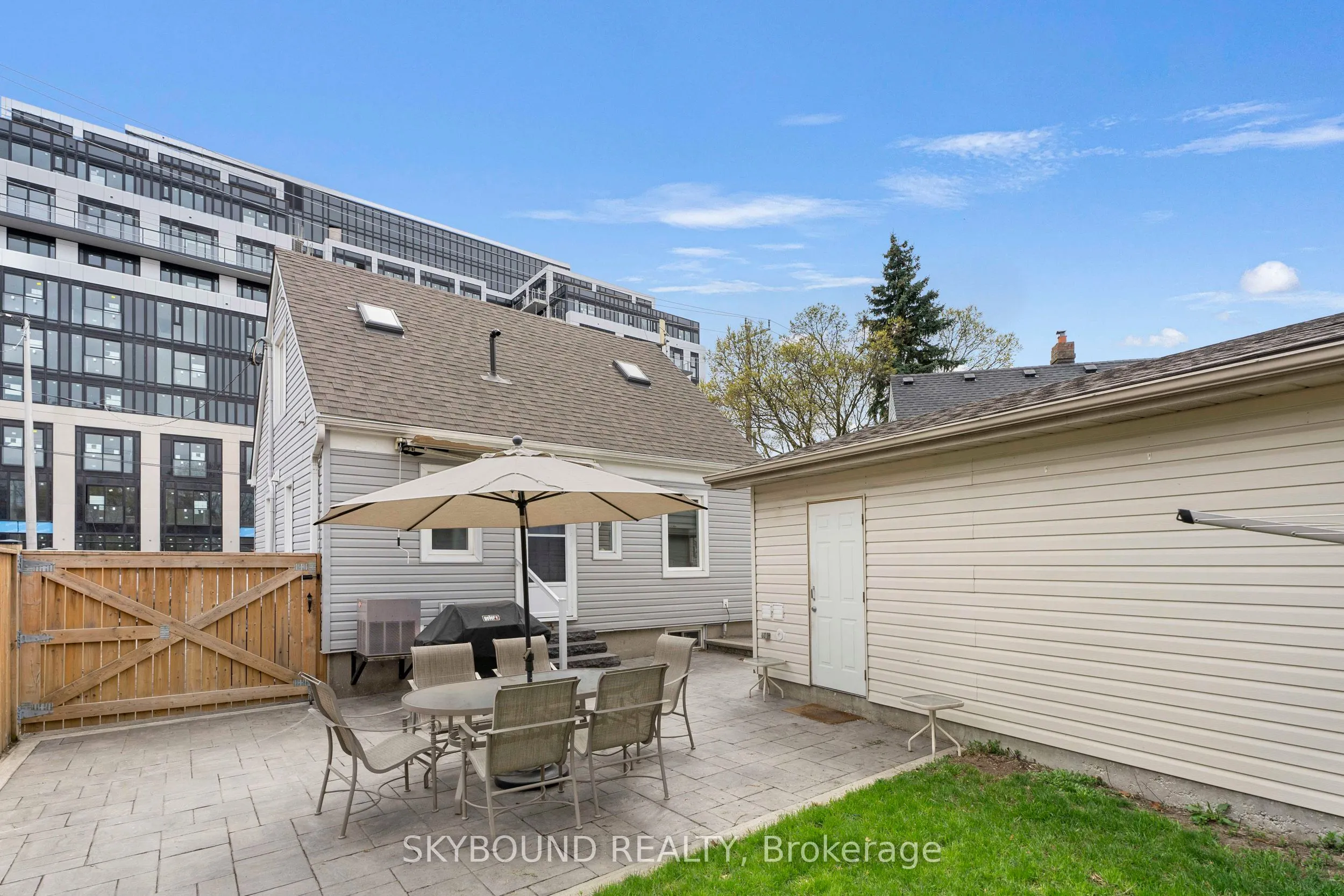 790 The Queensway