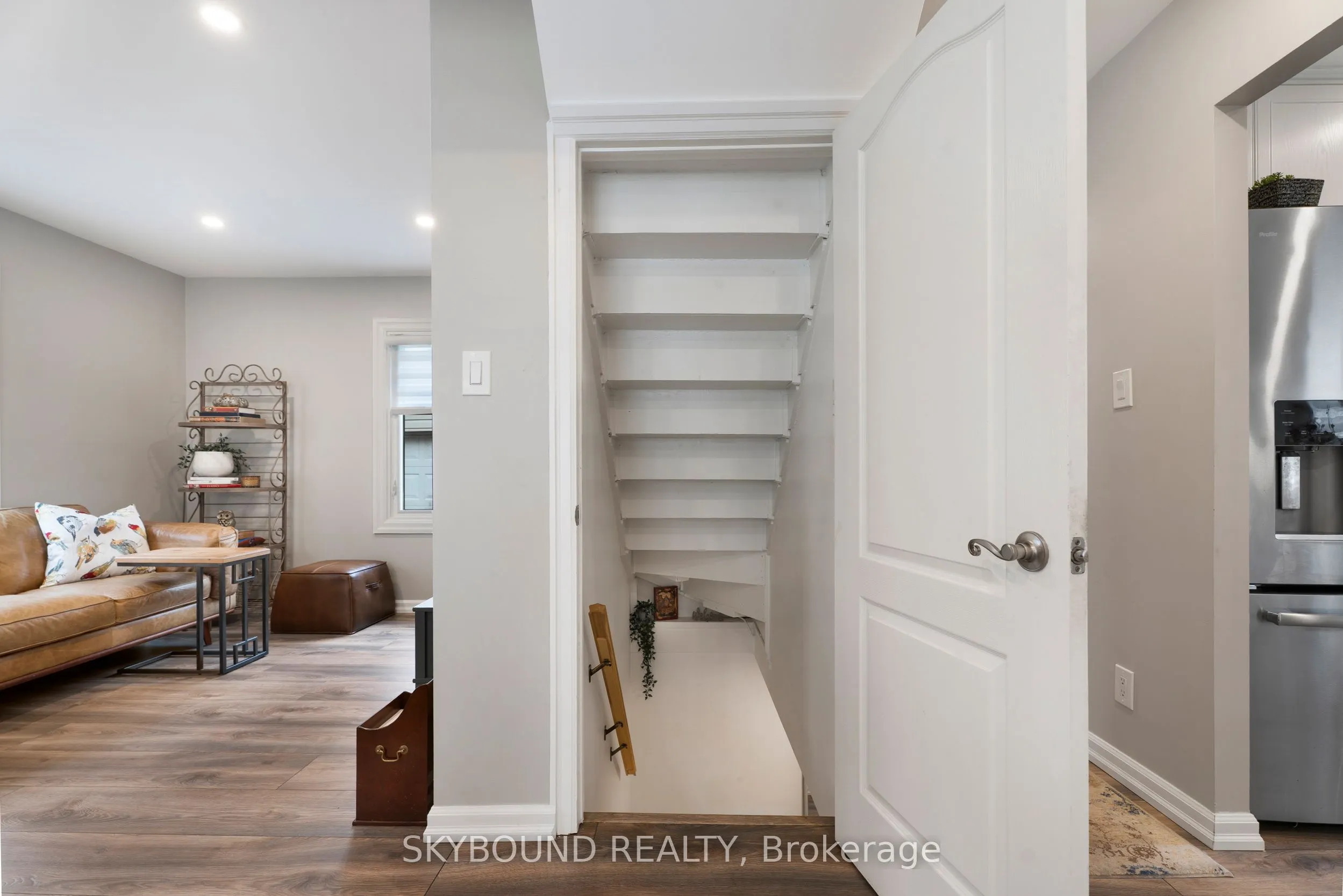 790 The Queensway