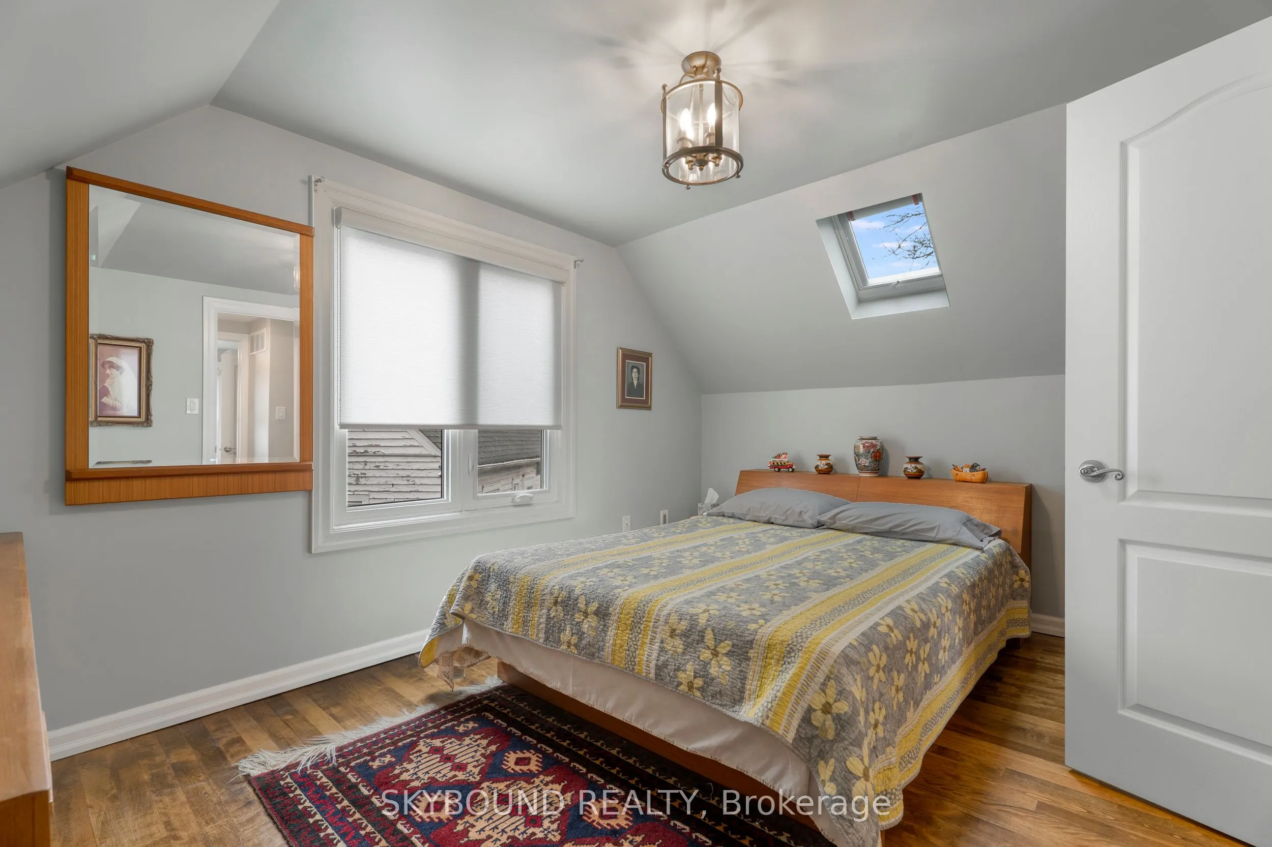 790 The Queensway