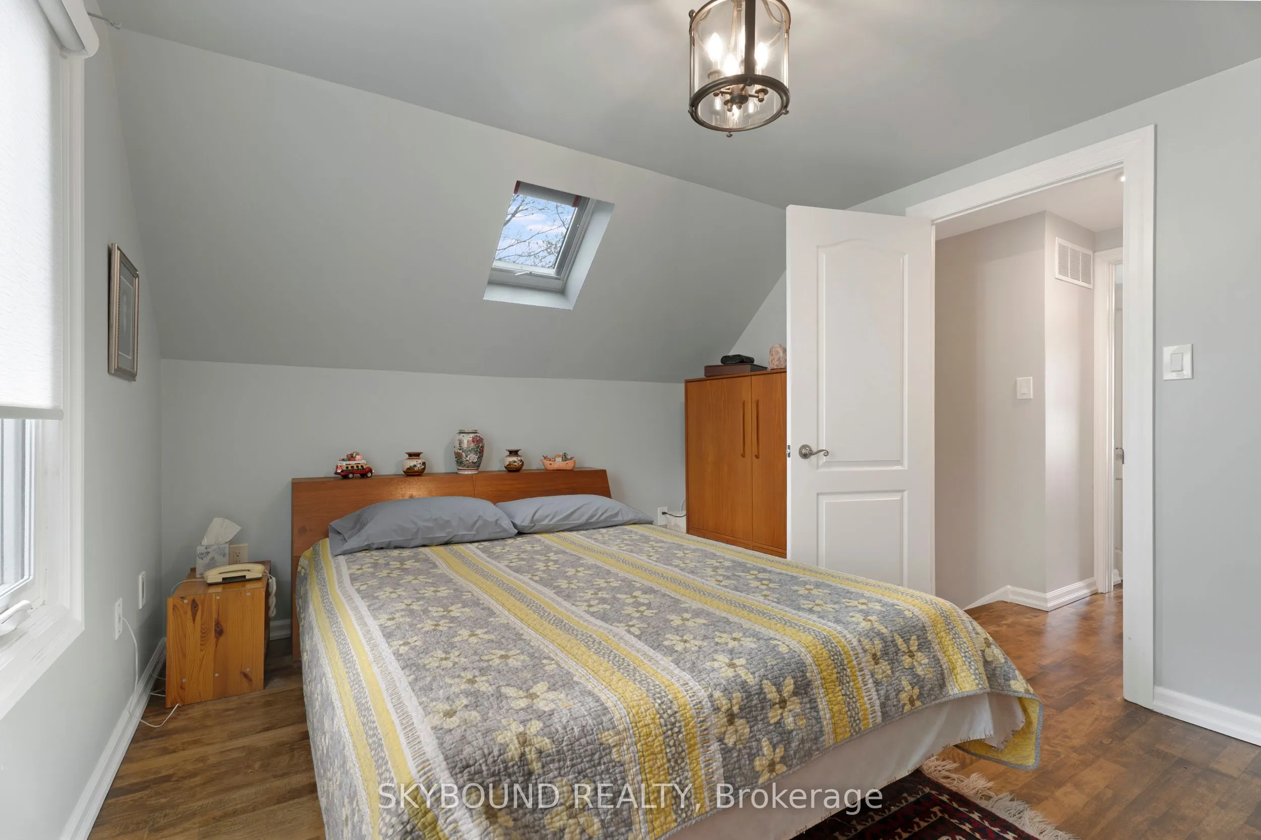 790 The Queensway