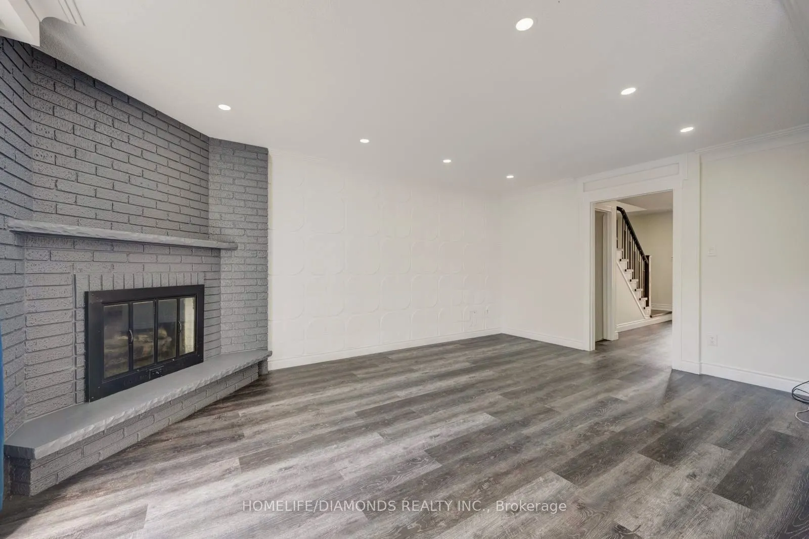 370 Hansen Road N