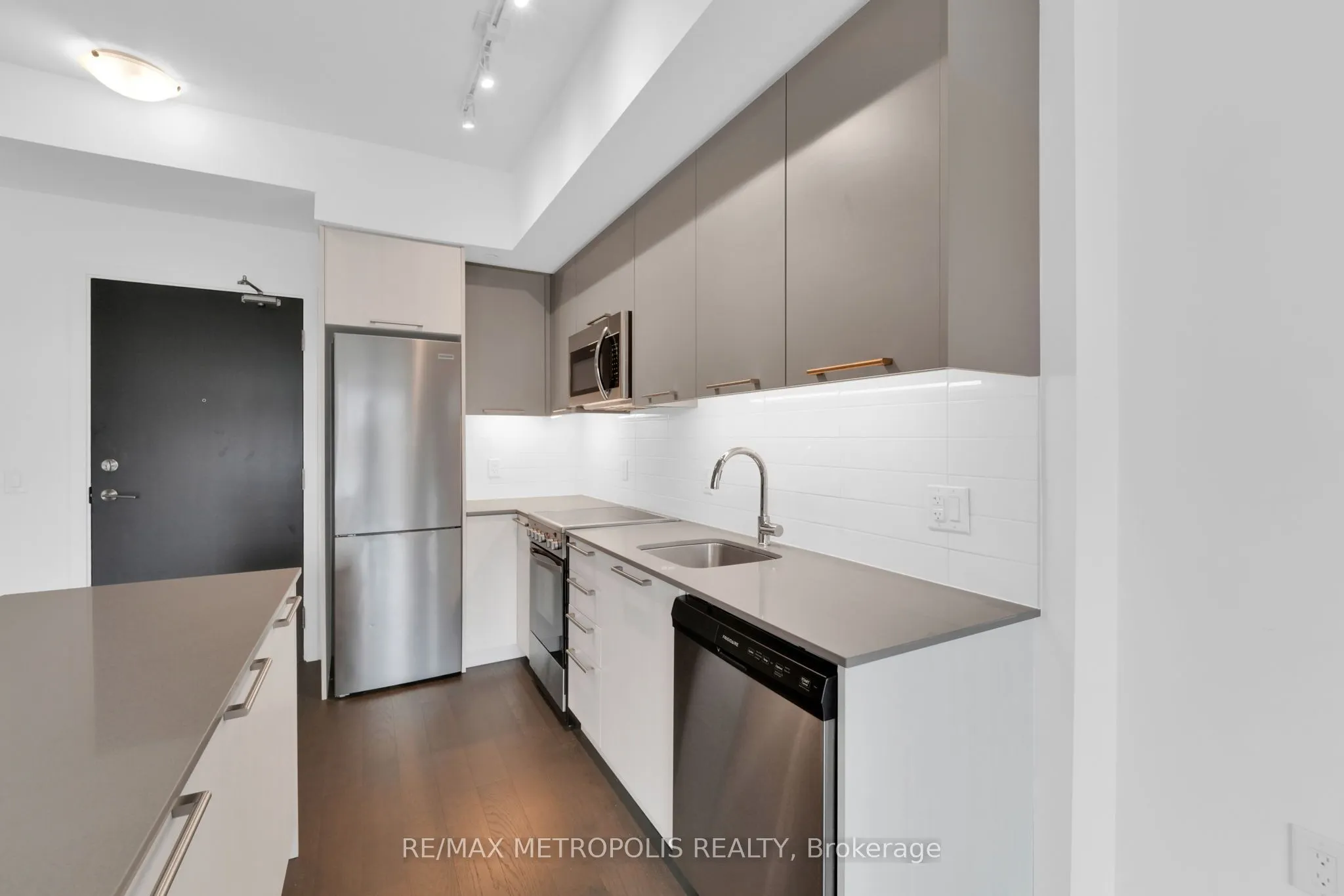25 Neighbourhood Lane, #602
