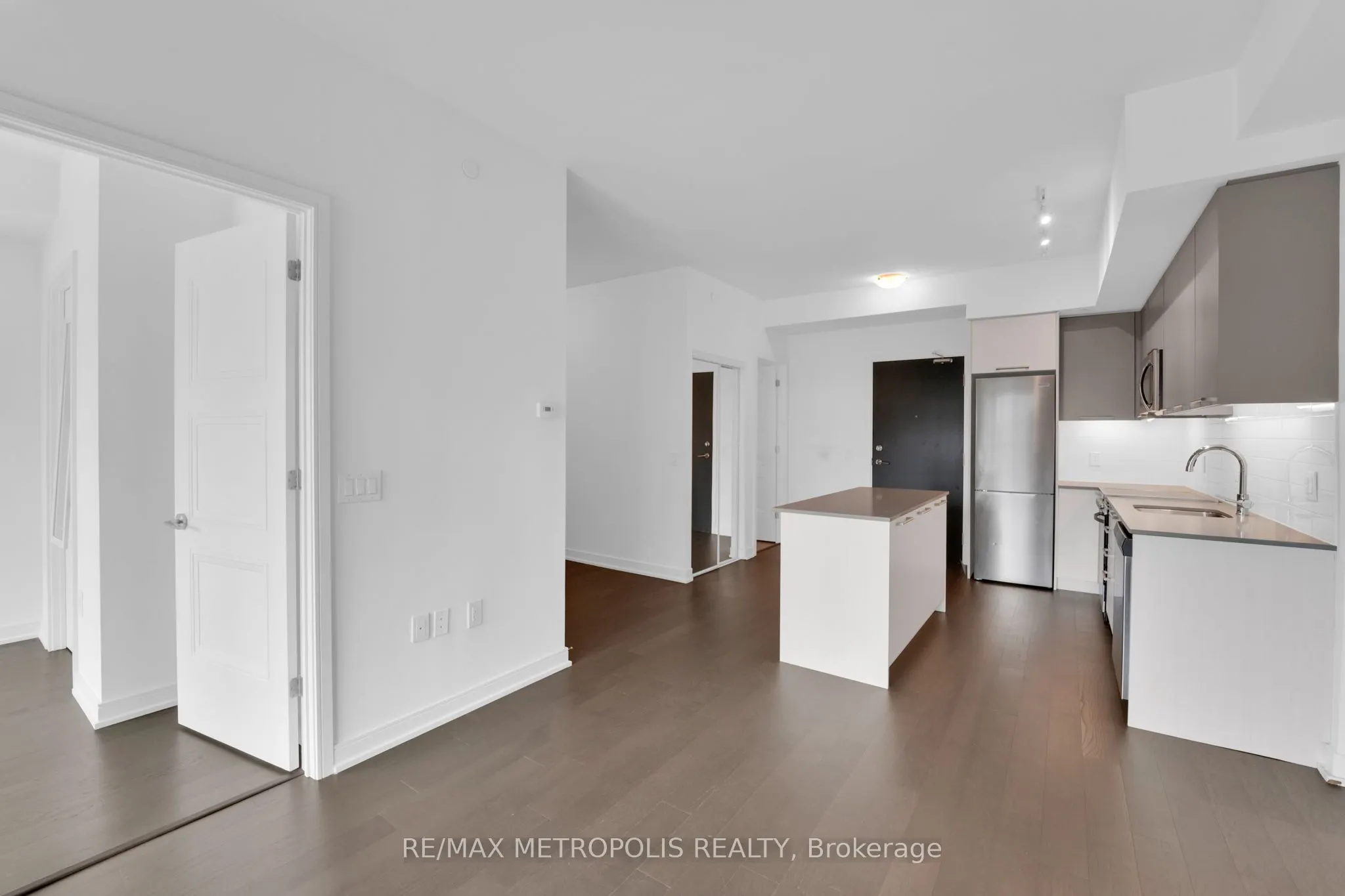 25 Neighbourhood Lane, #602
